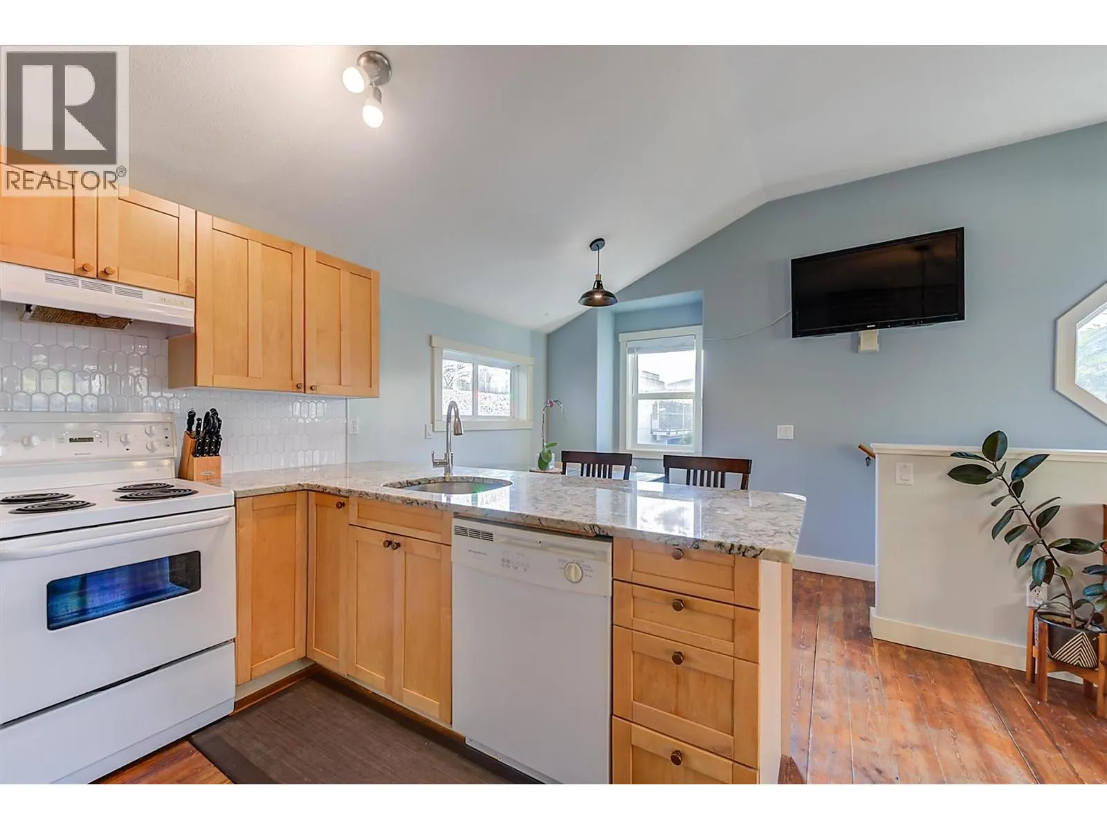 558-560 Cambridge Avenue