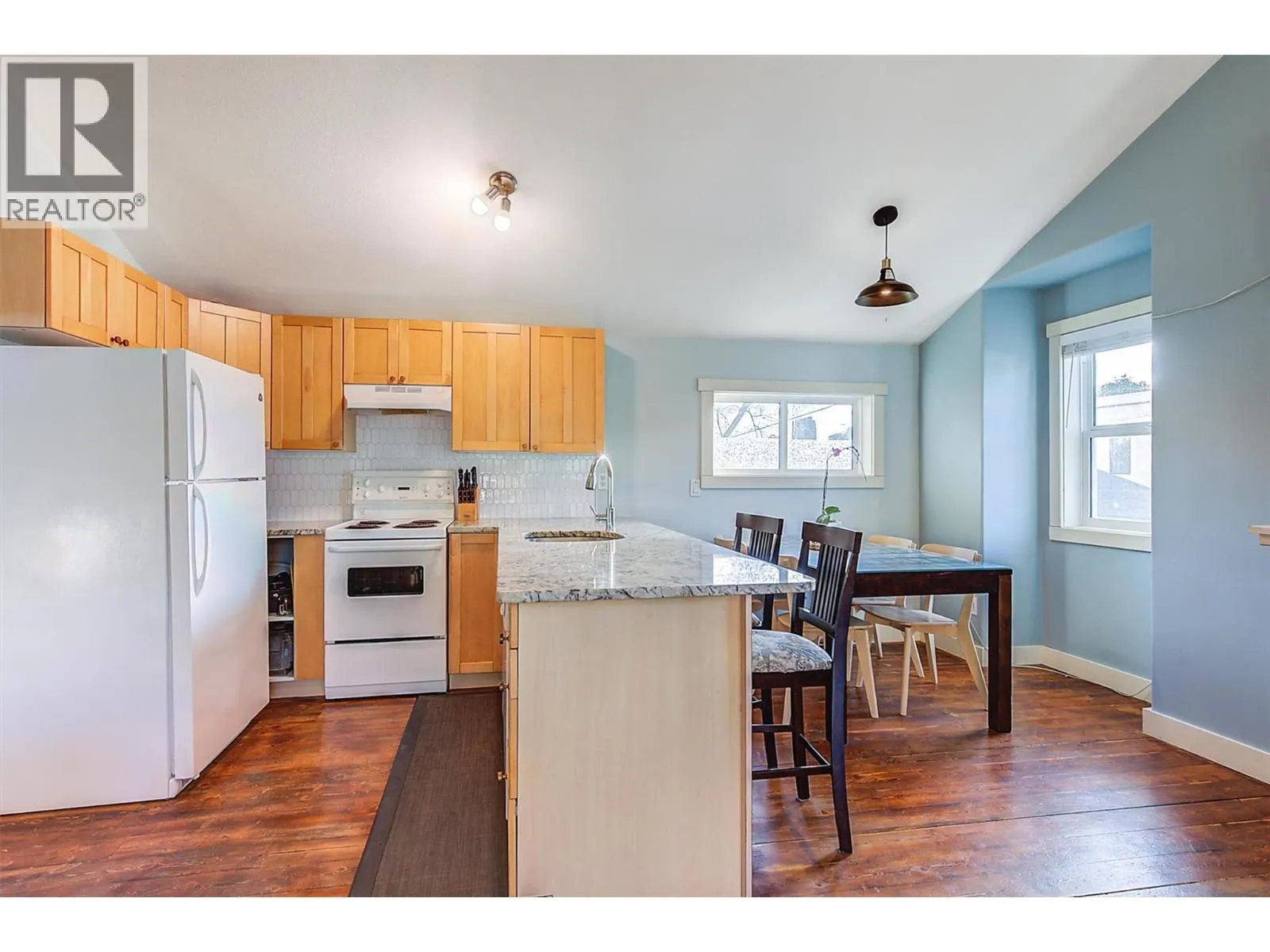 558-560 Cambridge Avenue