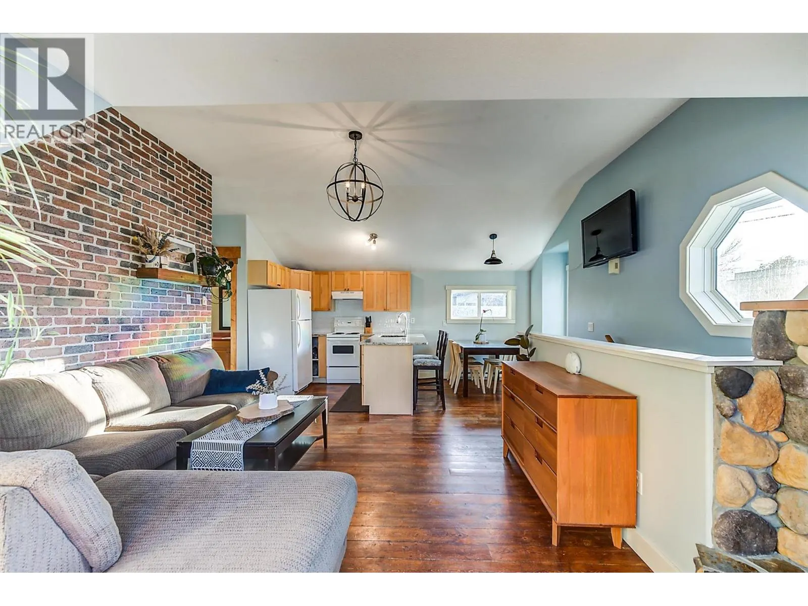 558-560 Cambridge Avenue