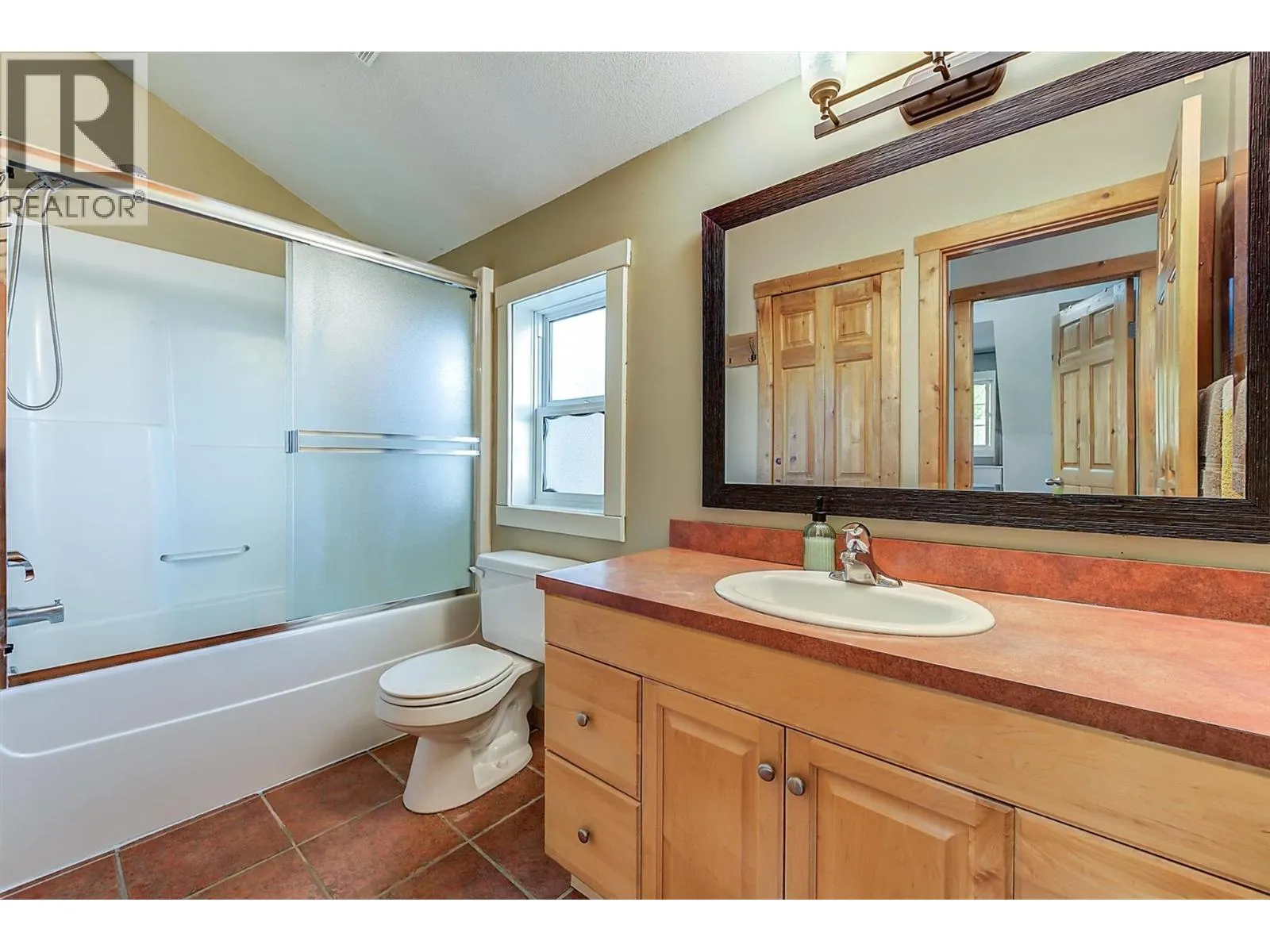 558-560 Cambridge Avenue