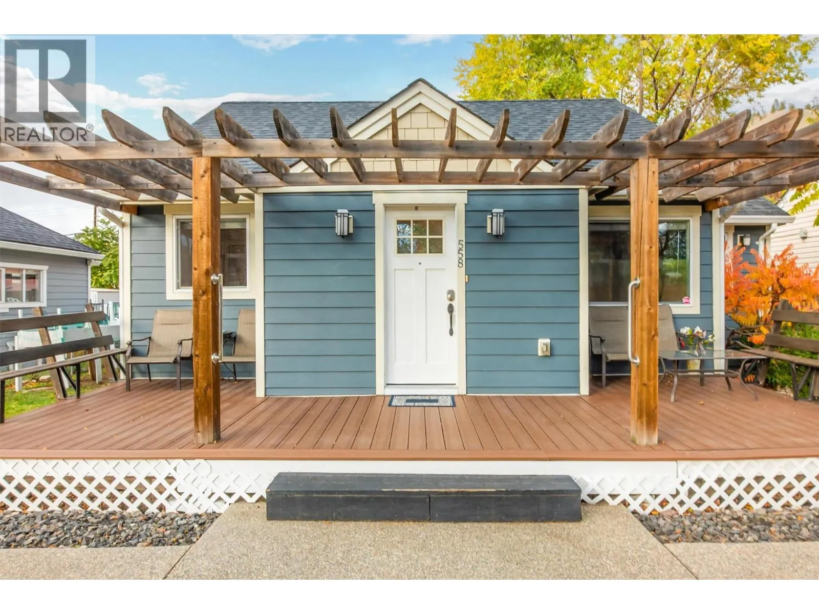 558-560 Cambridge Avenue