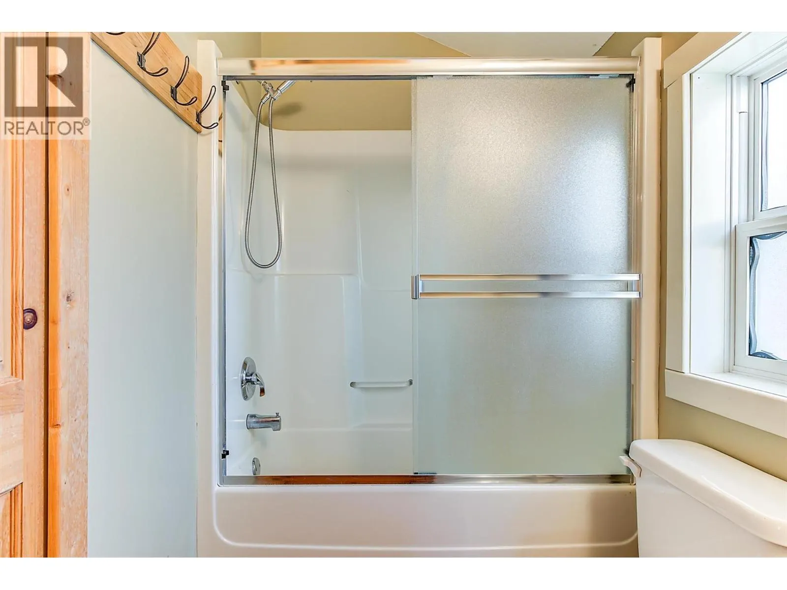 558-560 Cambridge Avenue