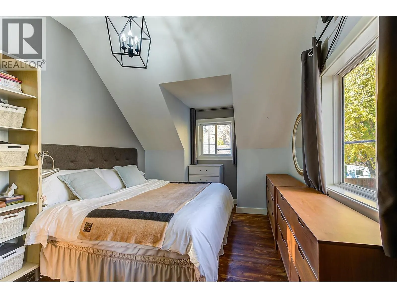 558-560 Cambridge Avenue