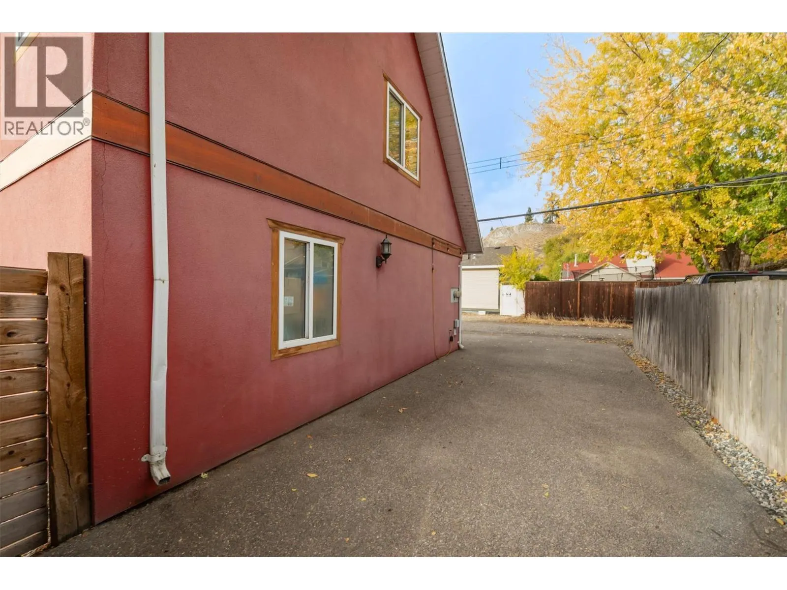 558-560 Cambridge Avenue