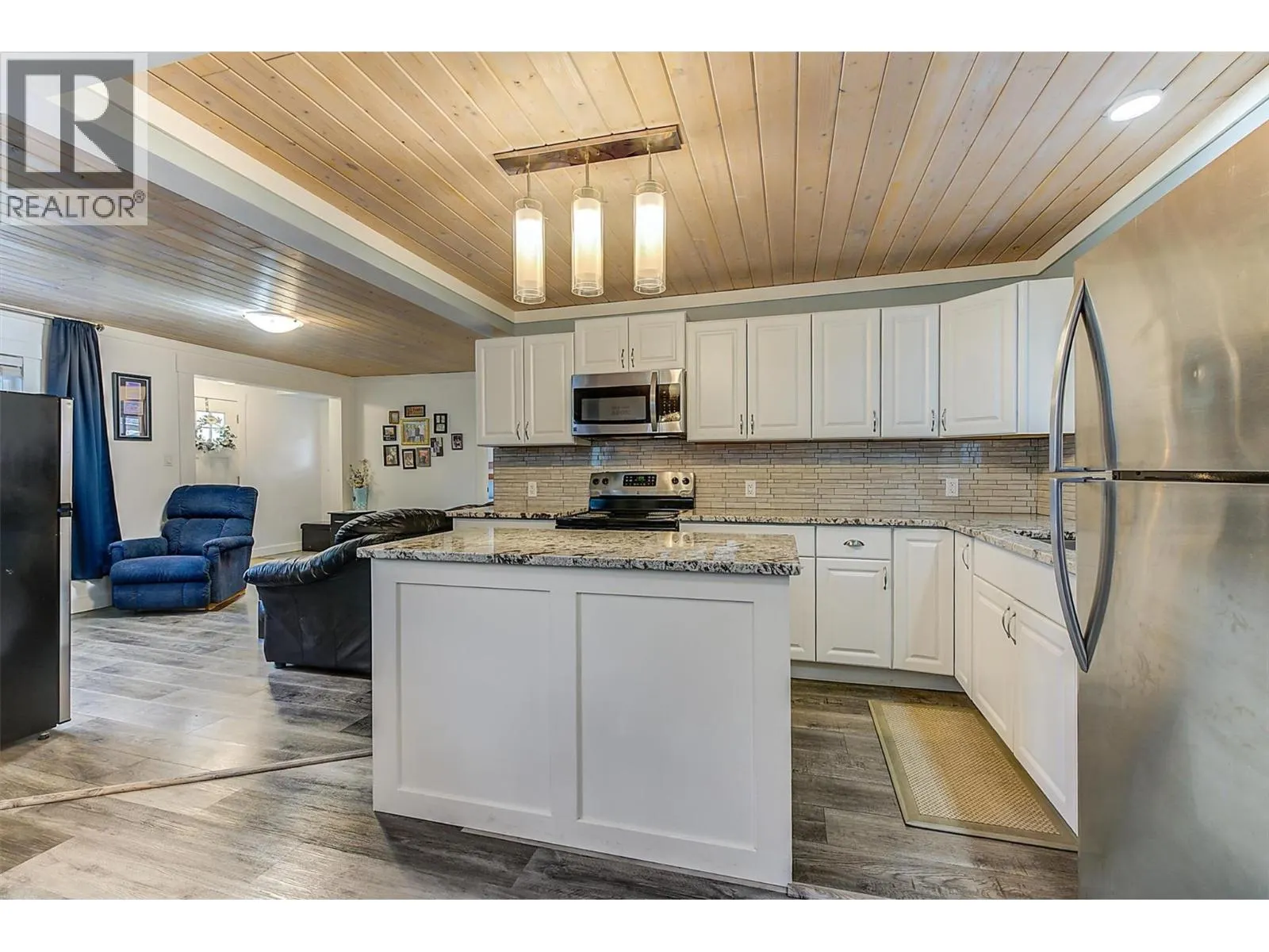 558-560 Cambridge Avenue