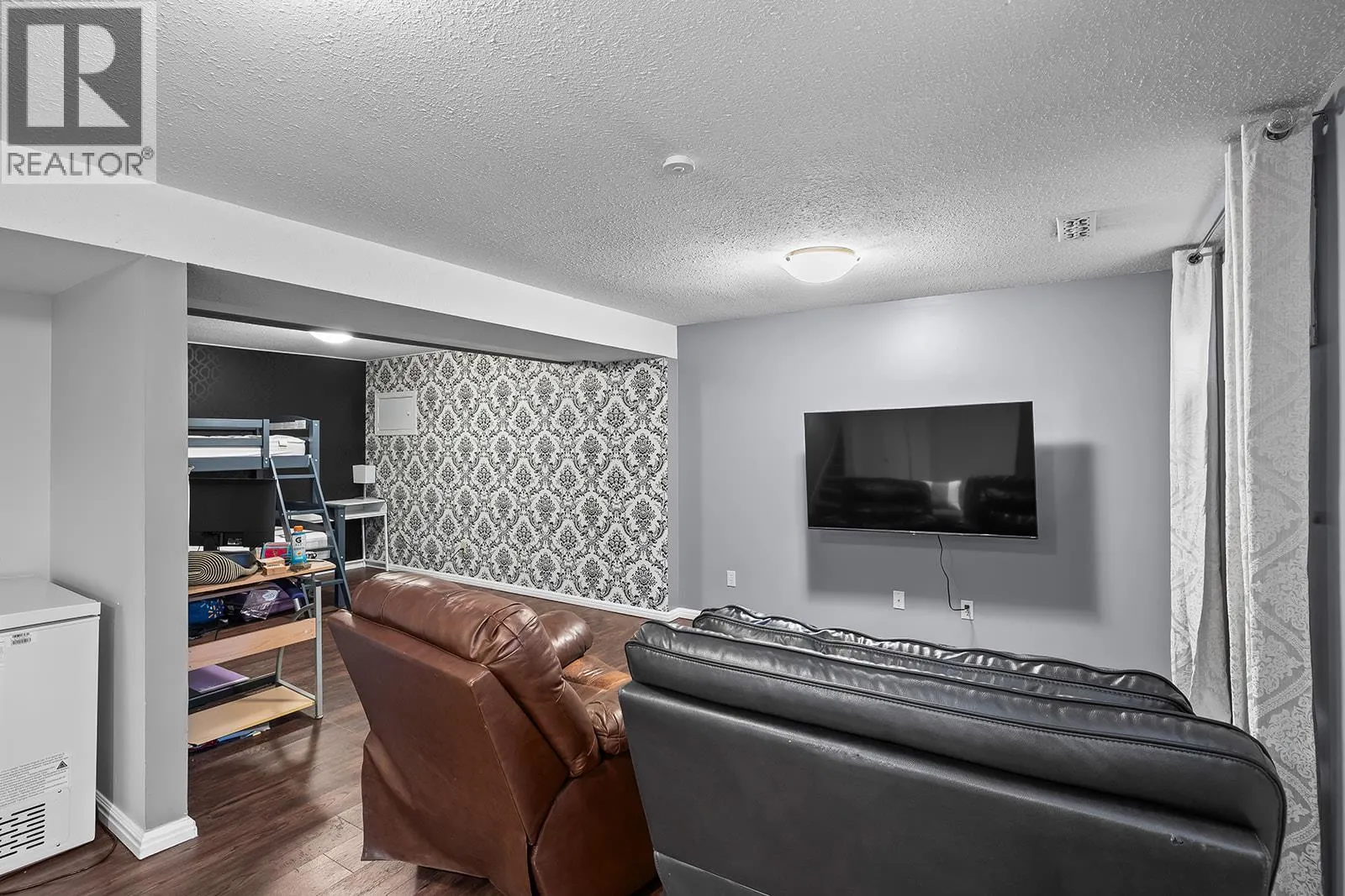 875 Coronado Crescent