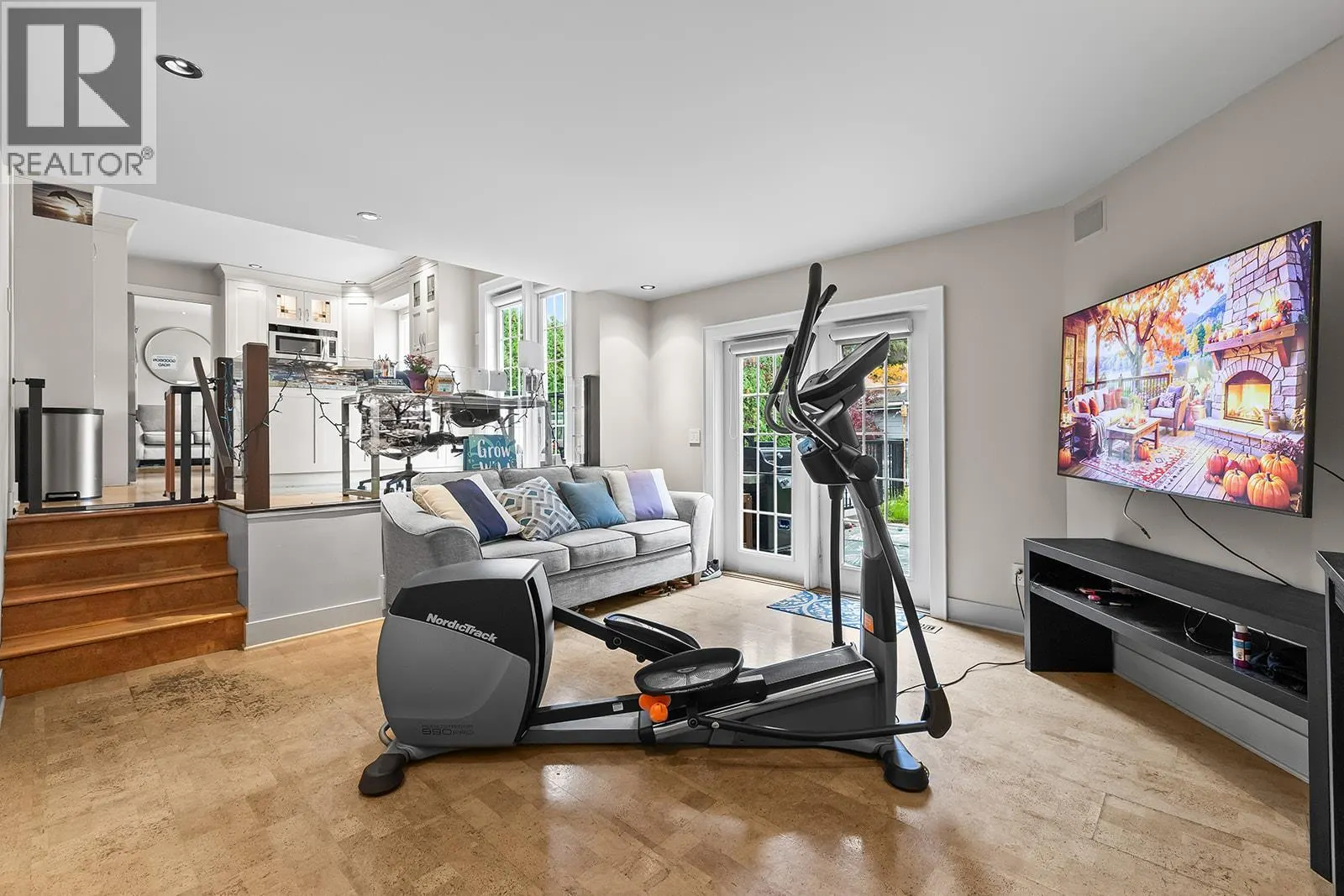 875 Coronado Crescent