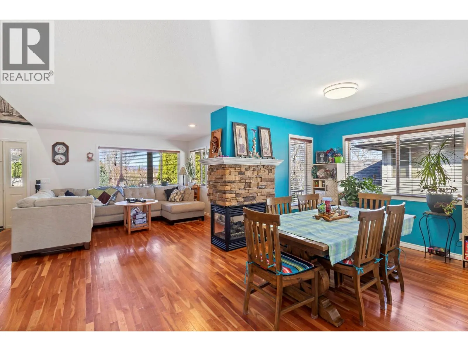 4945 South Ridge Drive