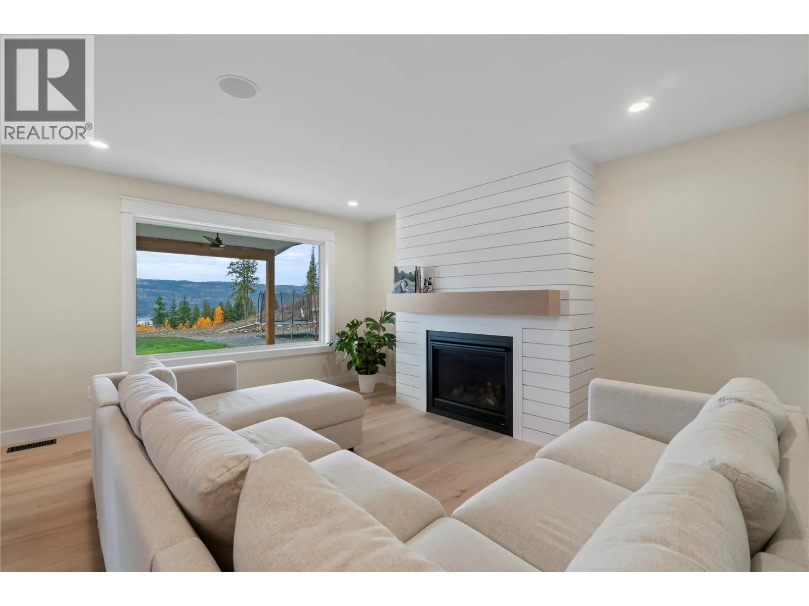 2270 Lions Ridge Road