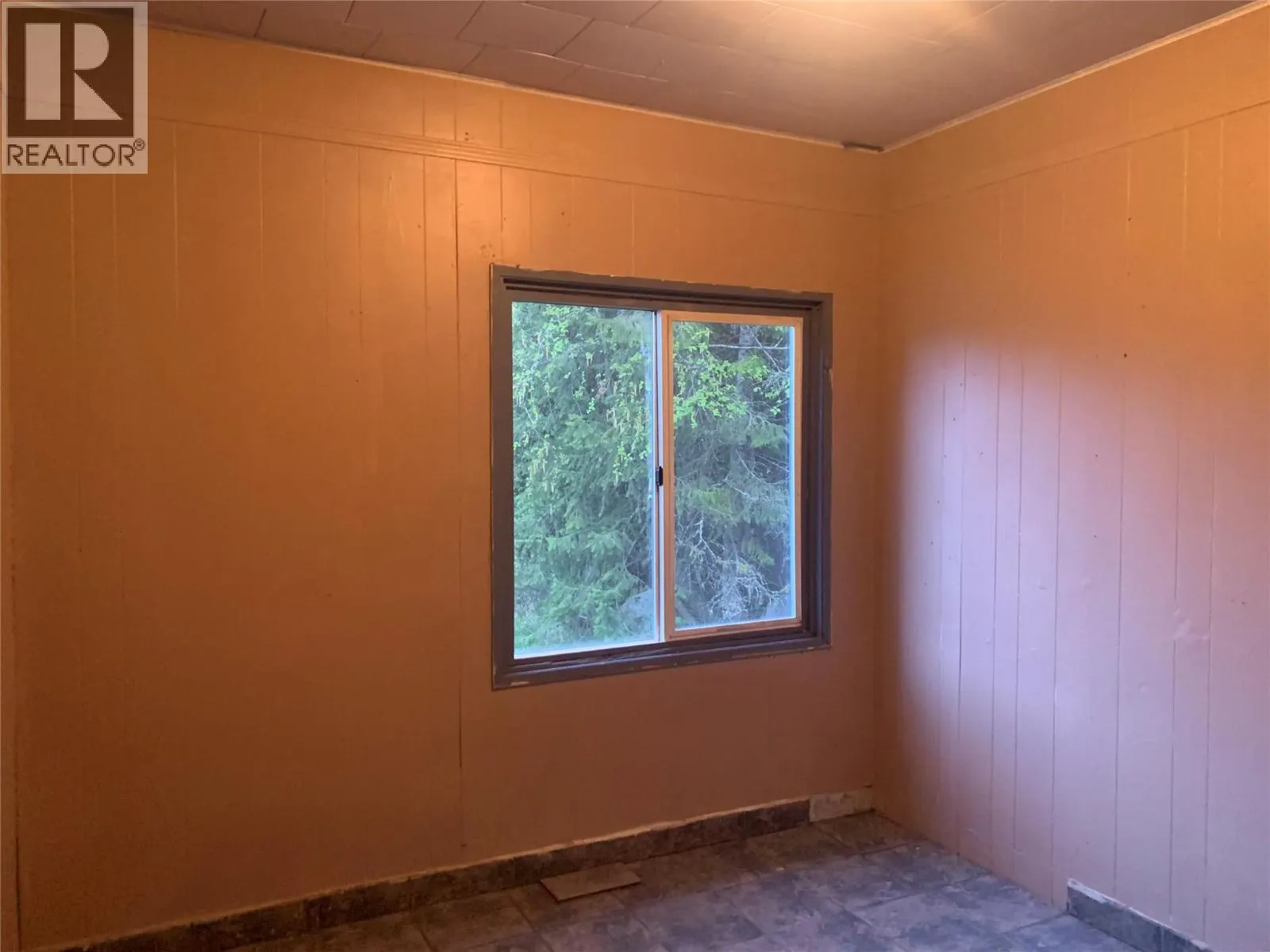 5015 Erie-Ross Spur Road