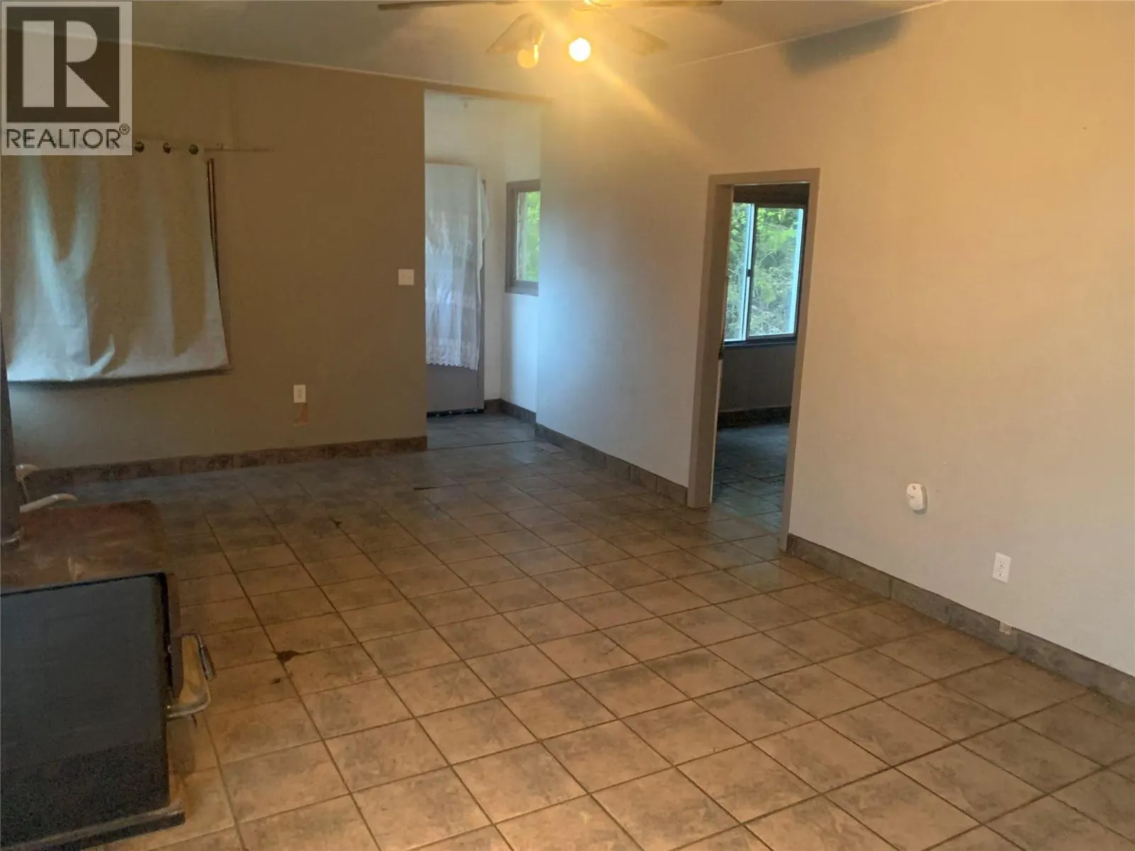 5015 Erie-Ross Spur Road