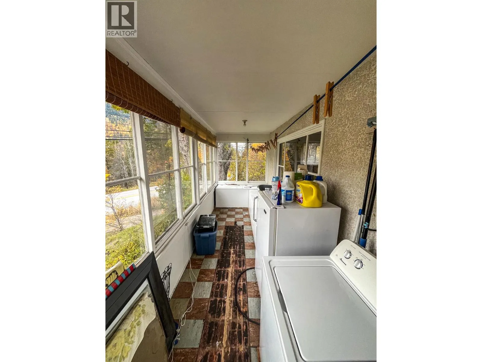 3273 Broadwater Road Street