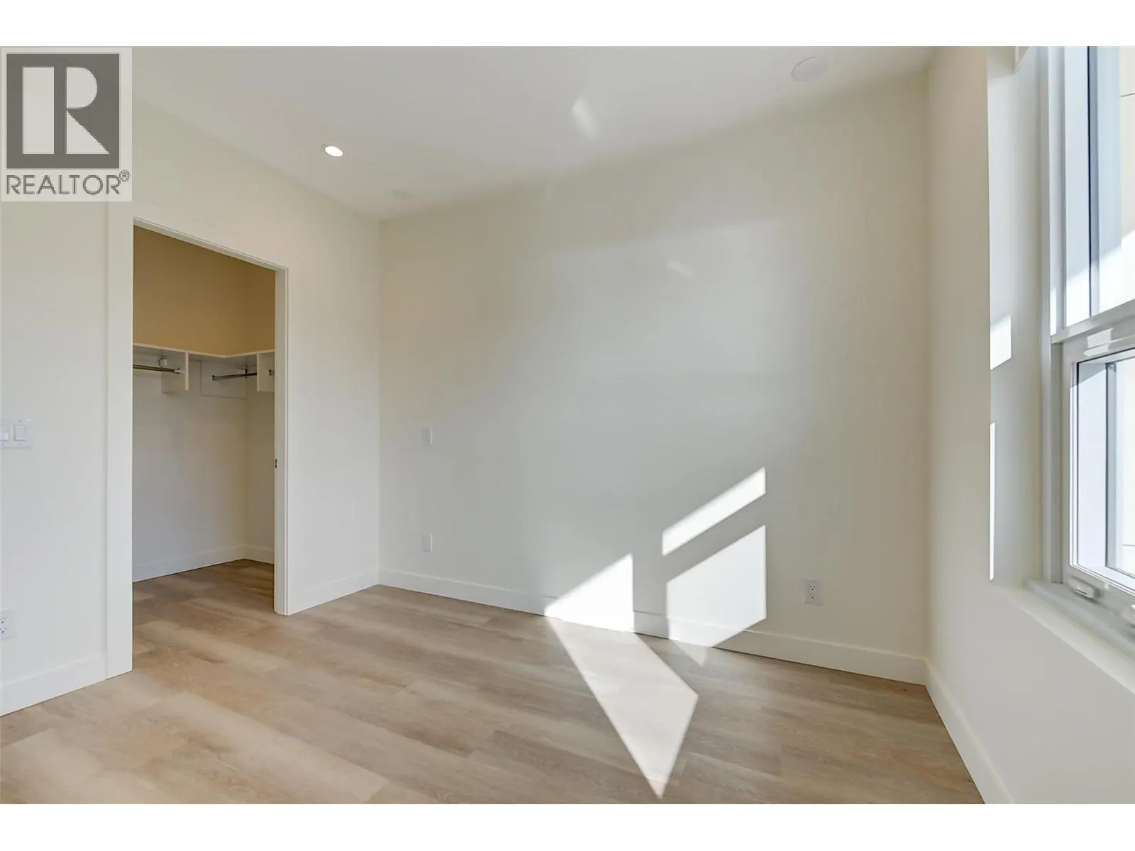 3340 Lakeshore Road Unit# 1003 Lot# SL 134