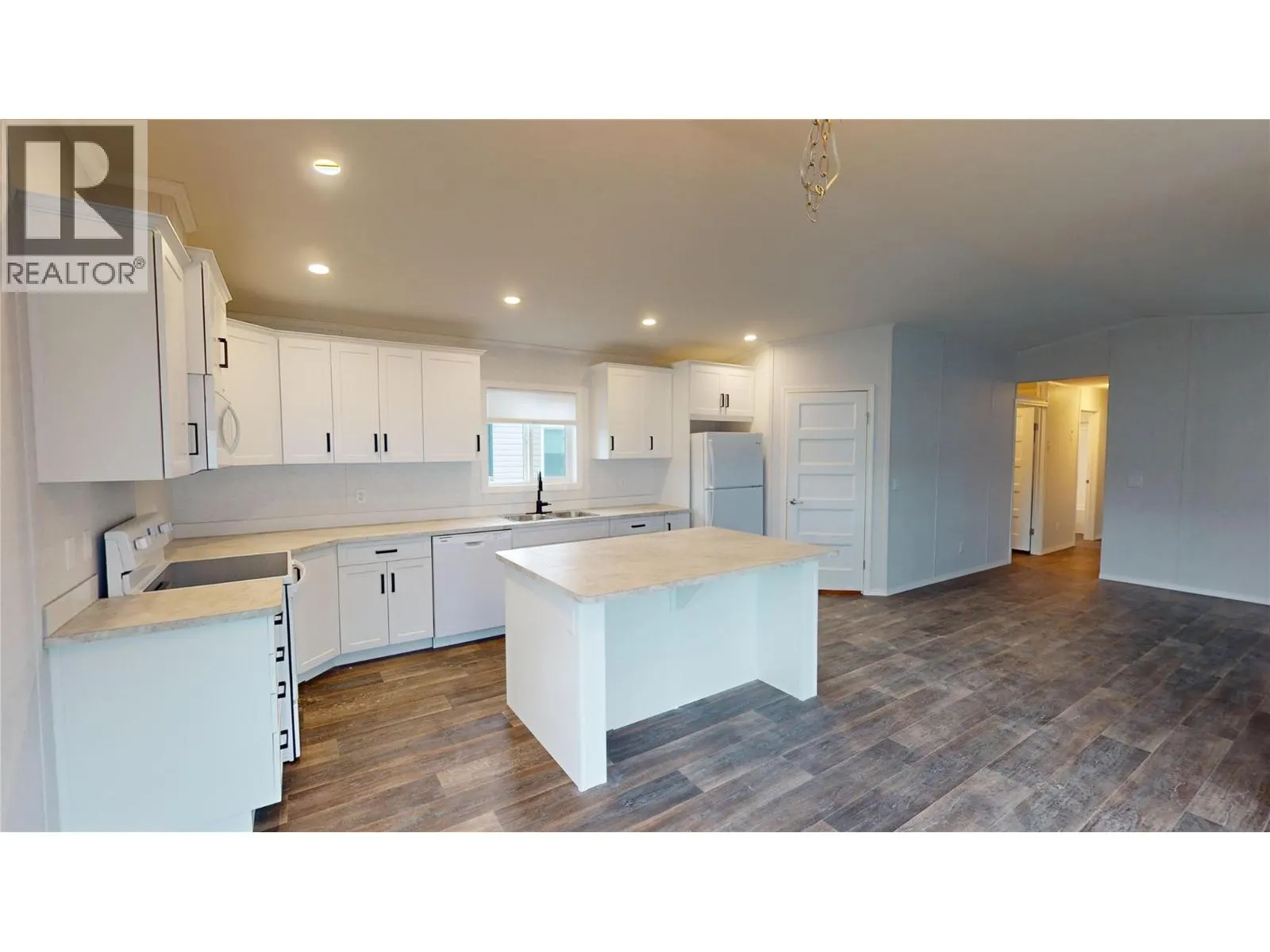 533 Steepleview Avenue NW