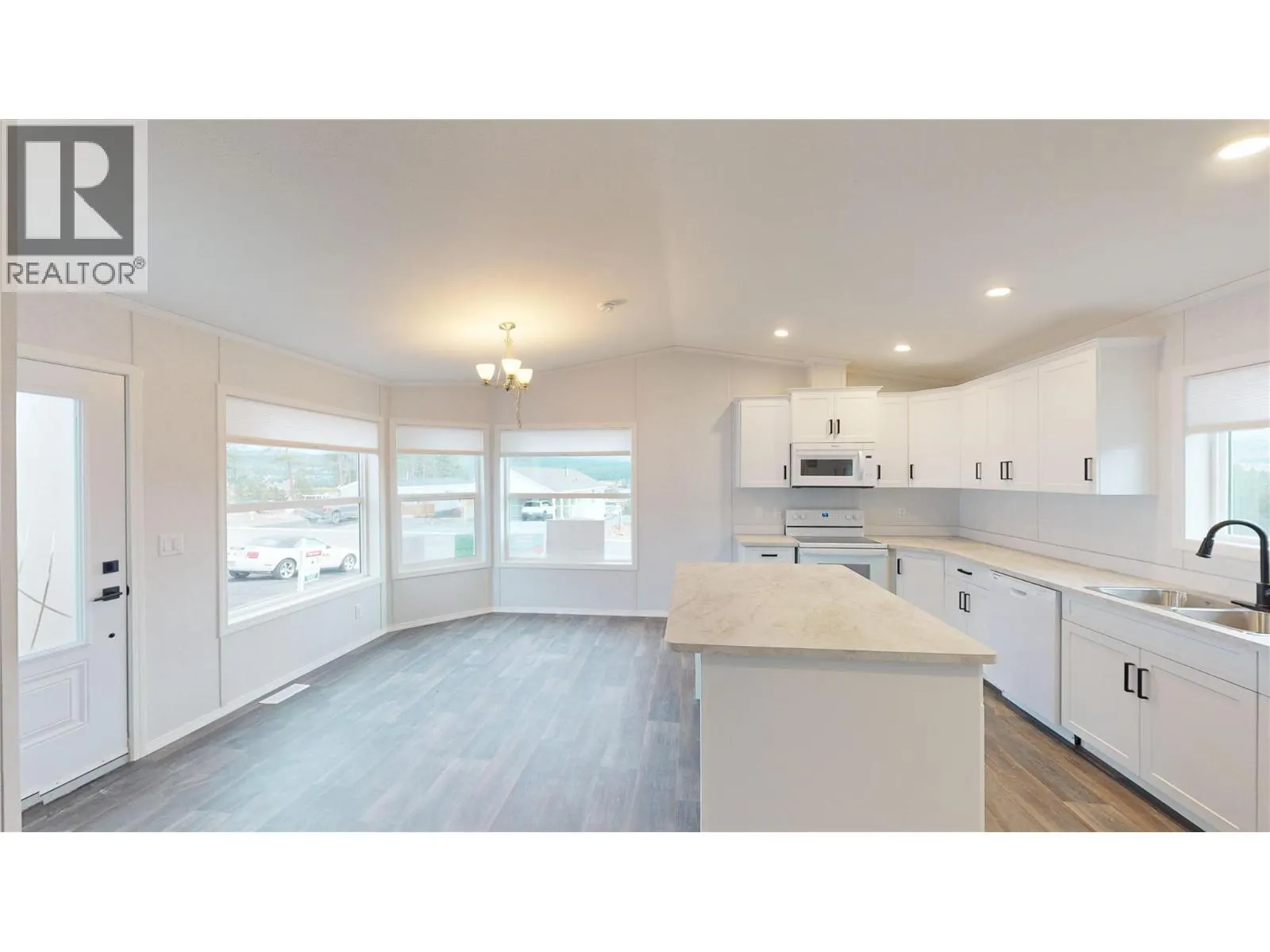 533 Steepleview Avenue NW