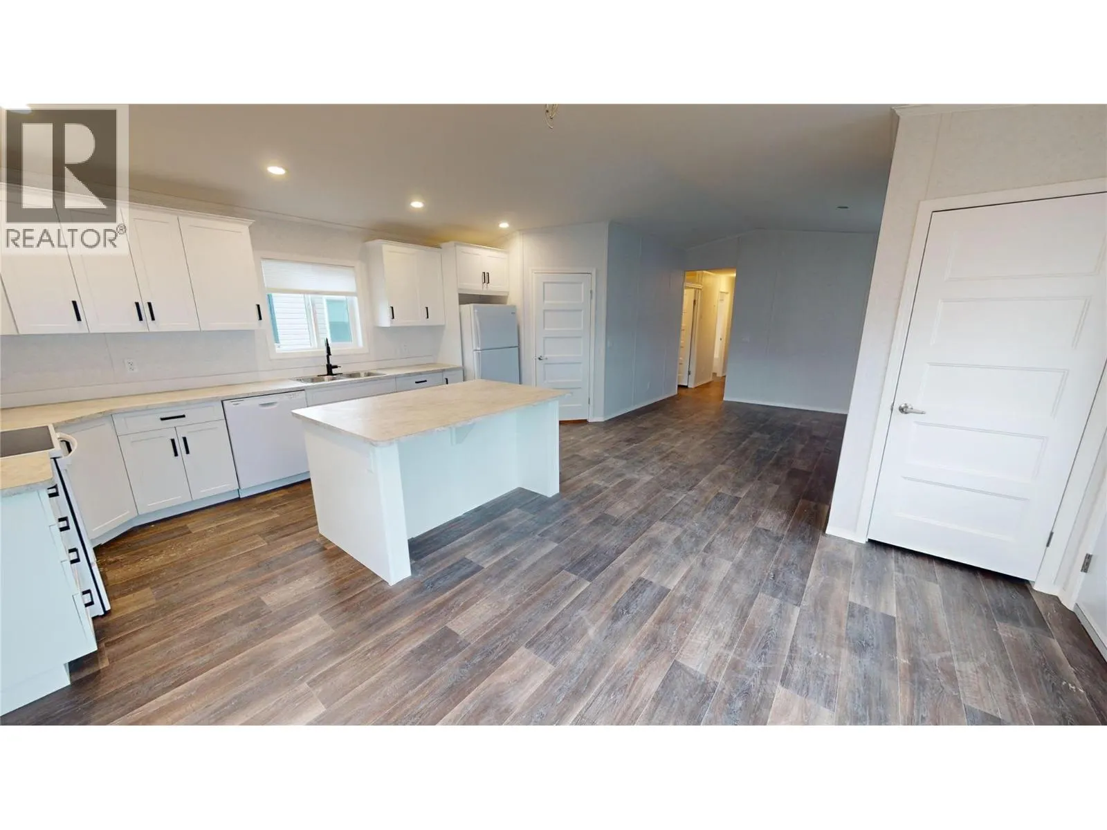 533 Steepleview Avenue NW