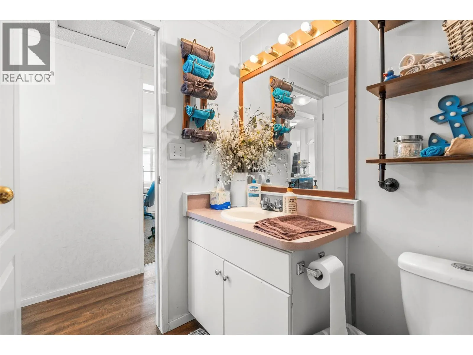 15401 Kalamalka Lake Road Unit# 210