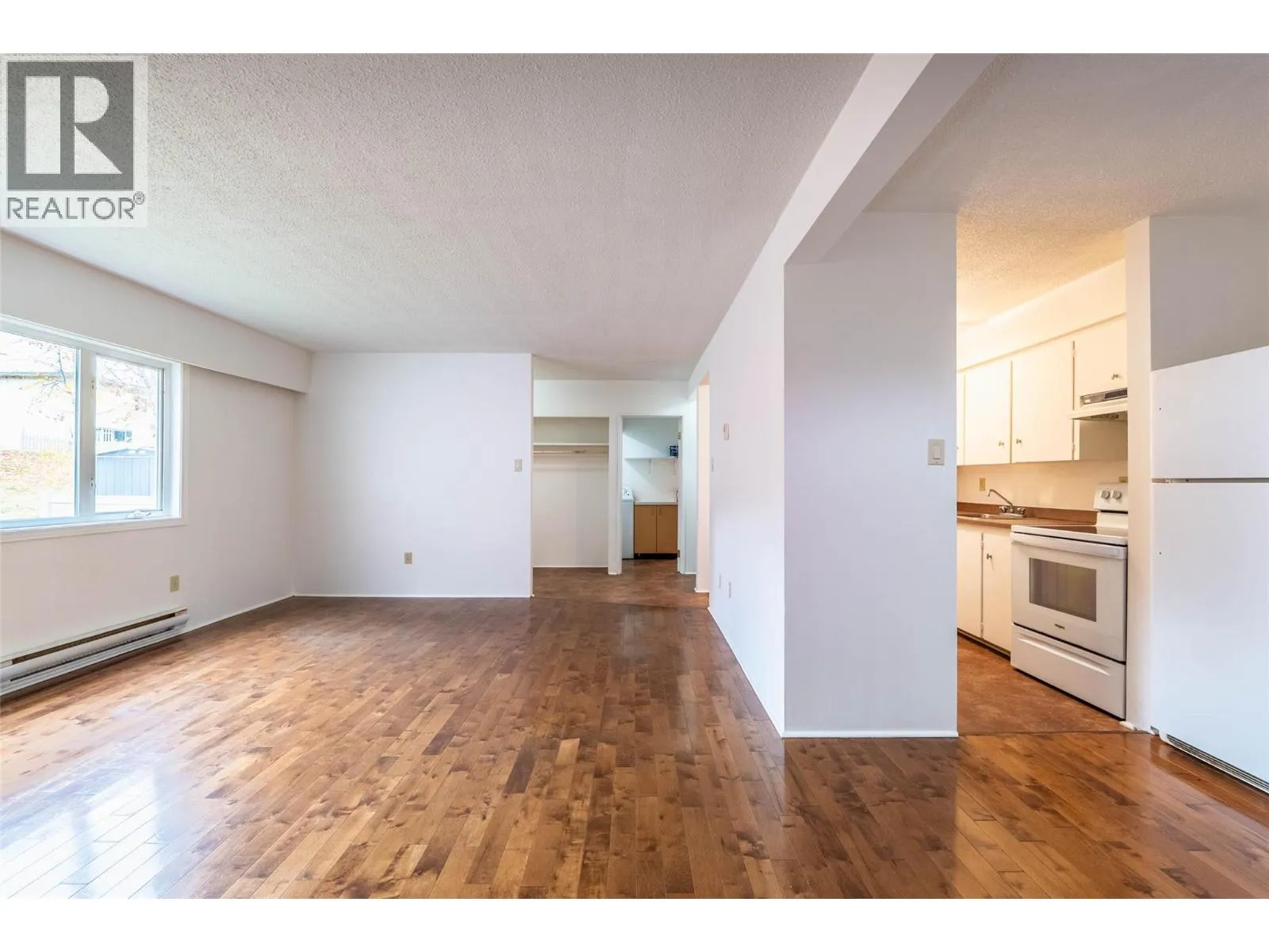 431 Richards Street W