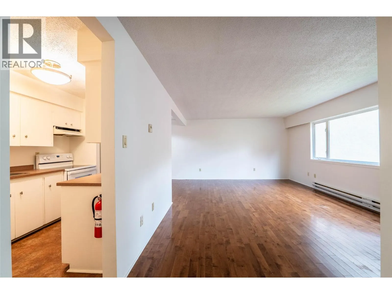 431 Richards Street W