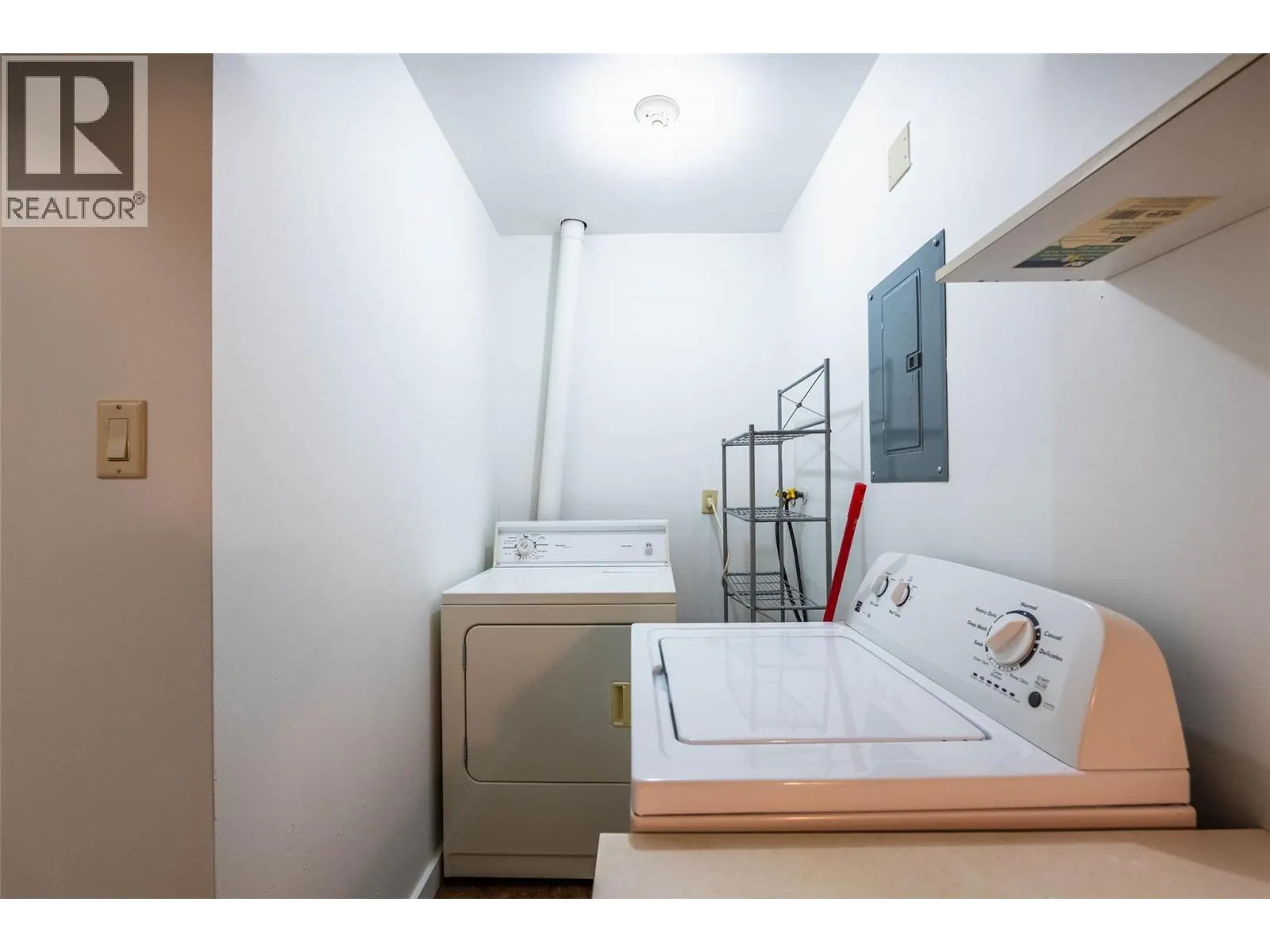 431 Richards Street W