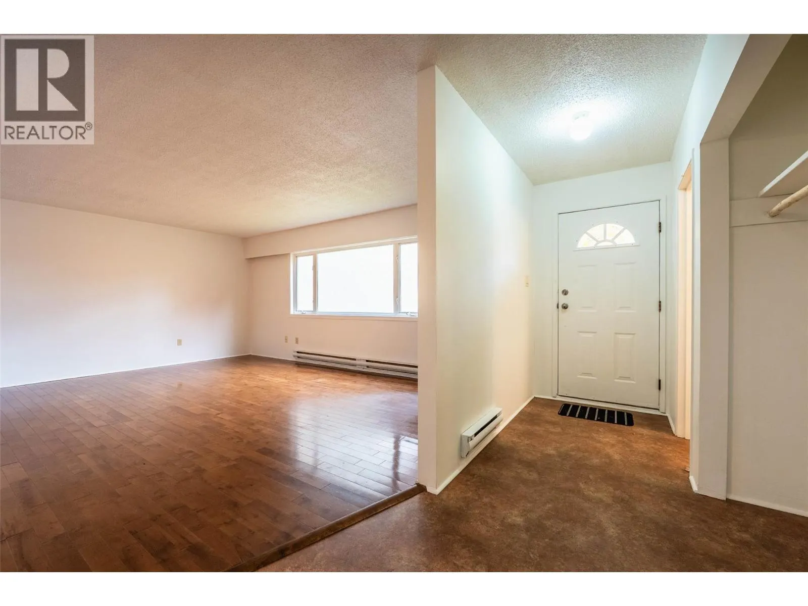 431 Richards Street W