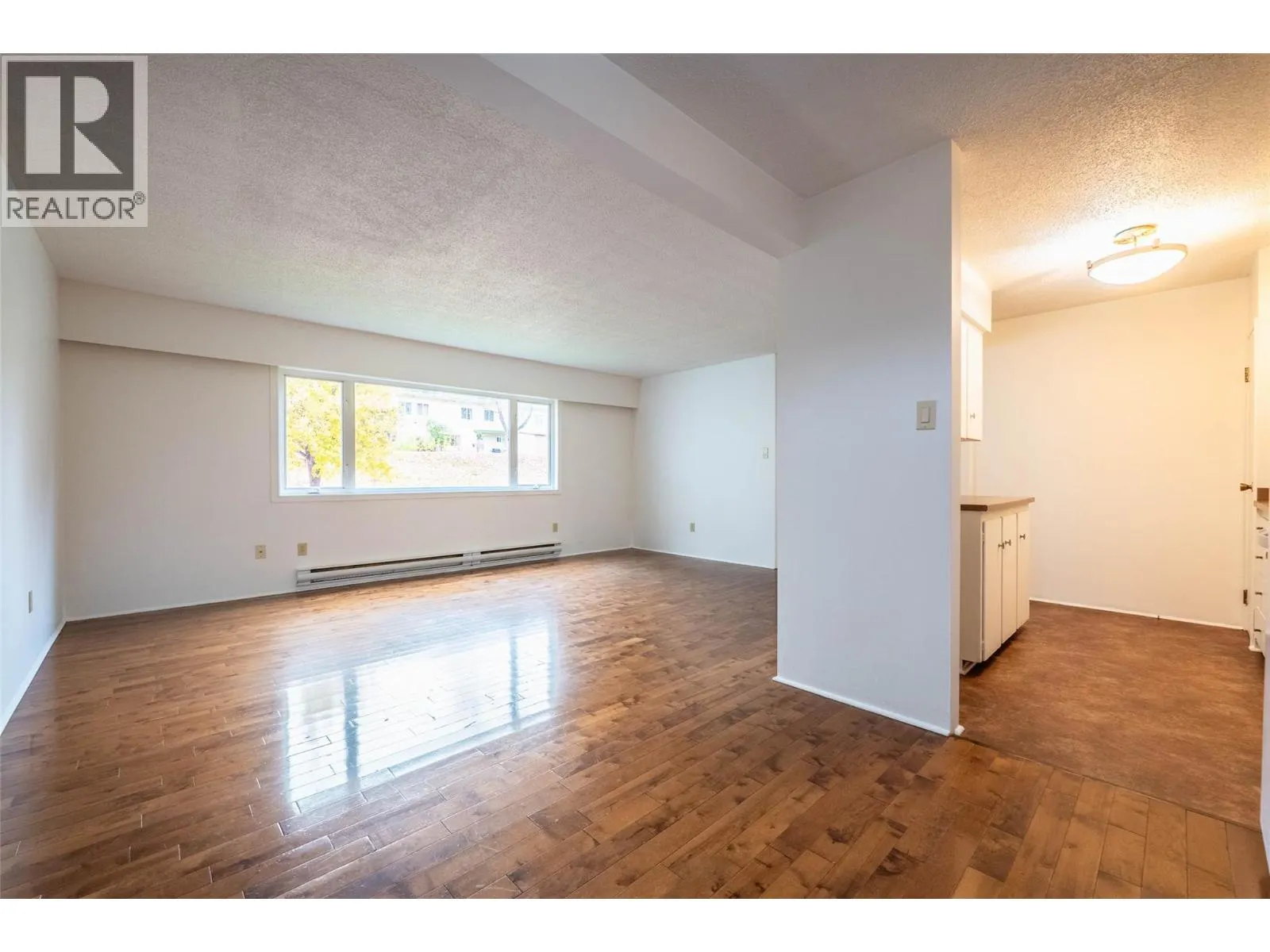 431 Richards Street W