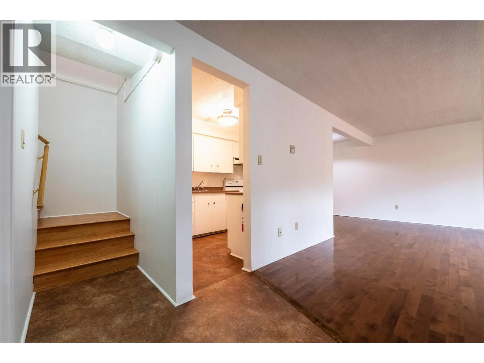 431 Richards Street W