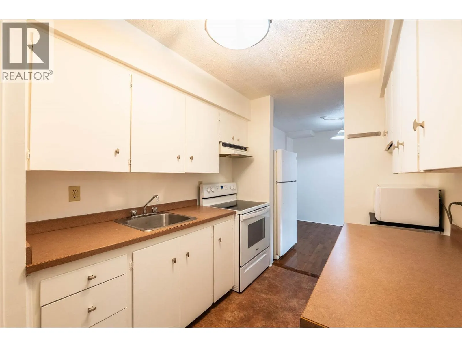 431 Richards Street W