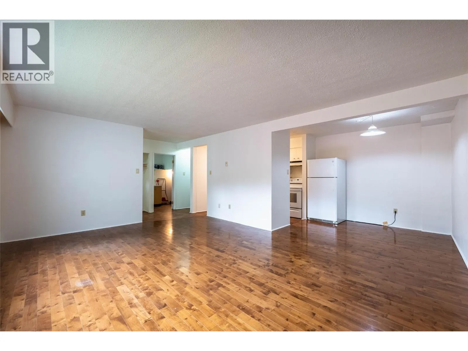 431 Richards Street W