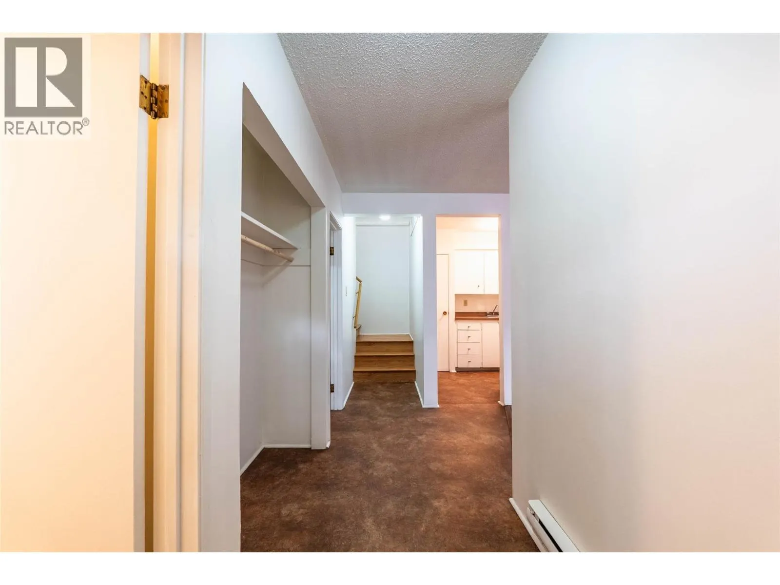 431 Richards Street W