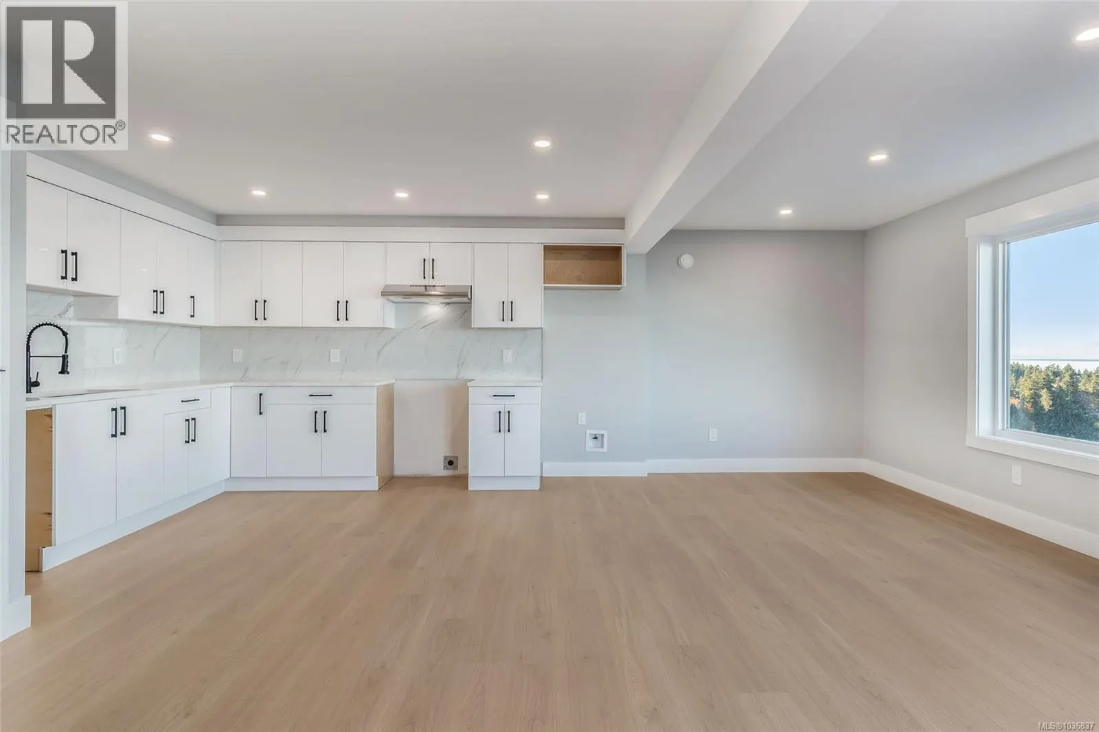 3865 Gulfview Dr
