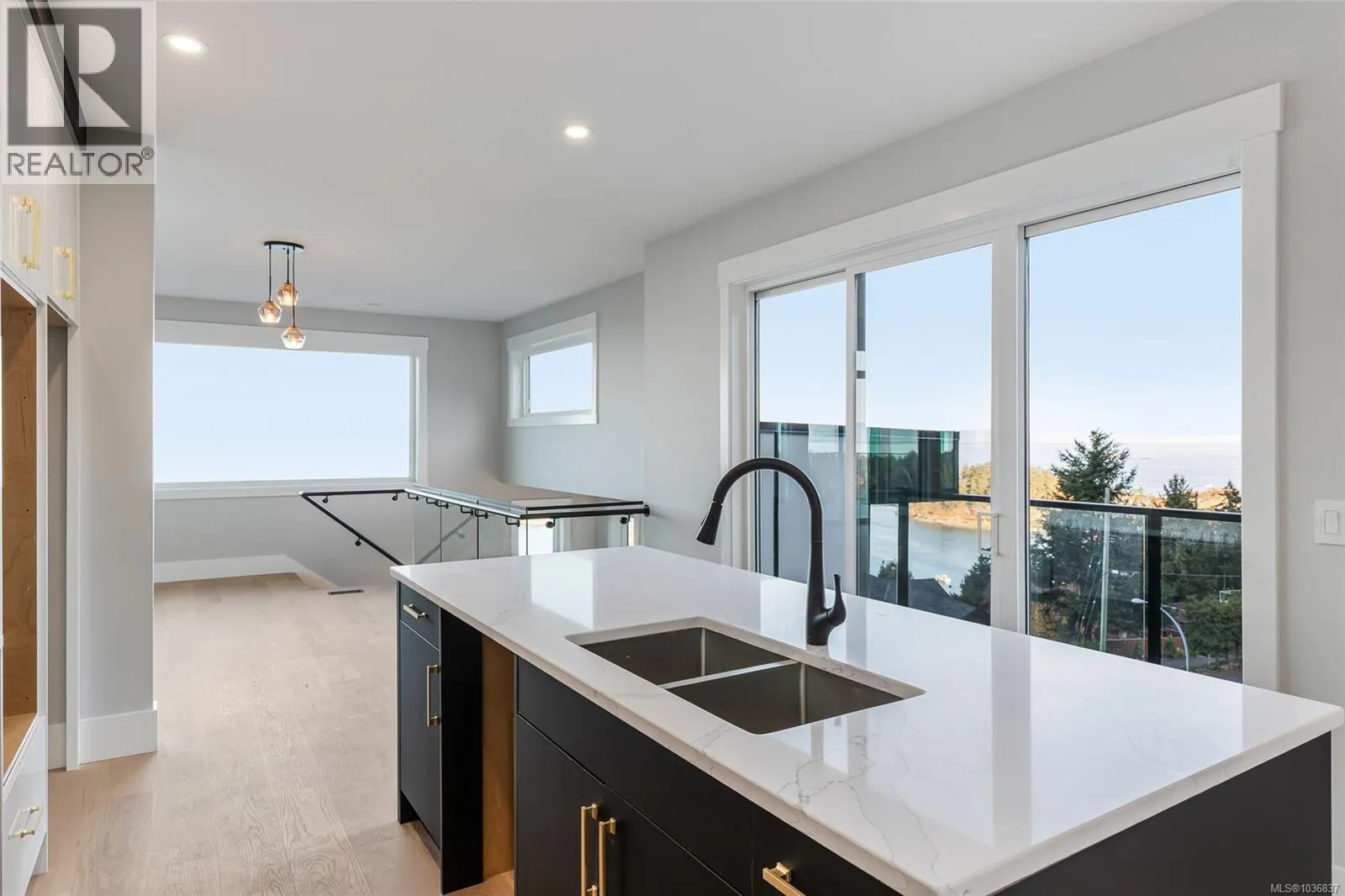 3865 Gulfview Dr