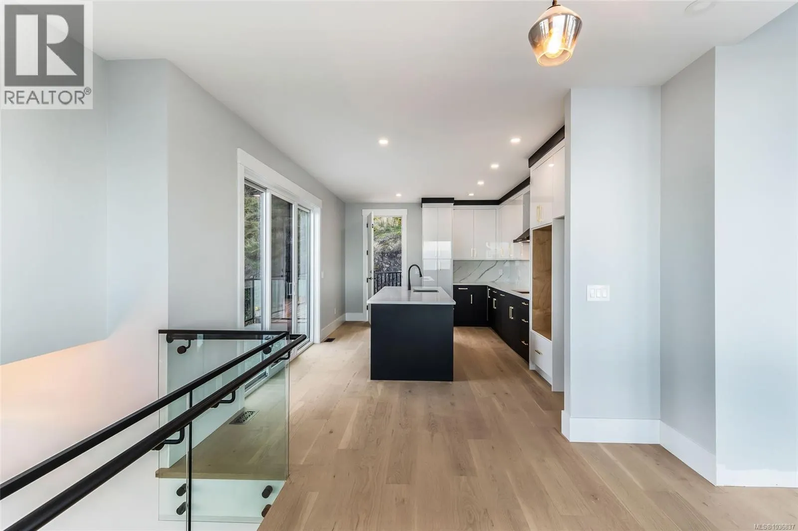 3865 Gulfview Dr