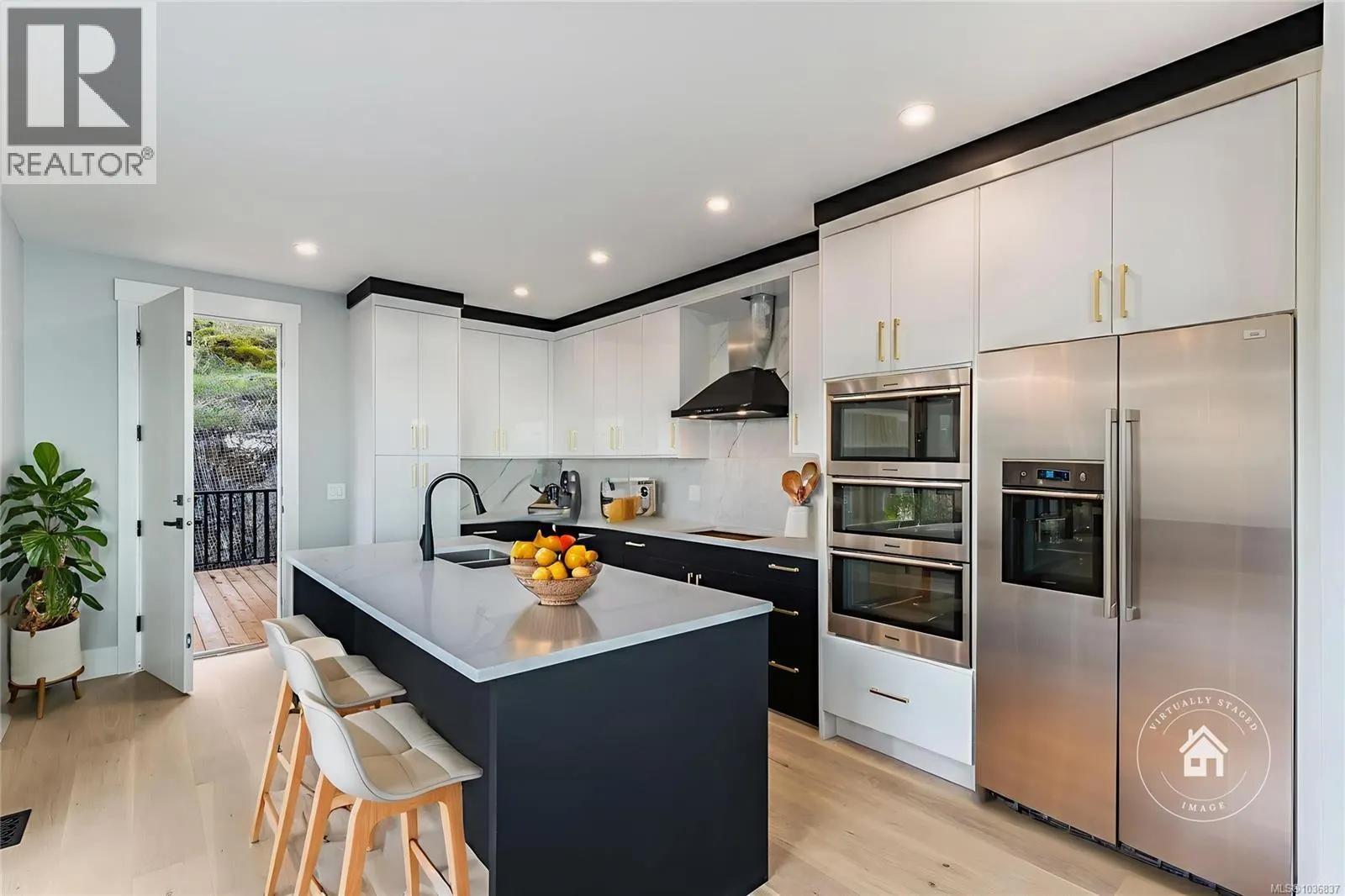 3865 Gulfview Dr
