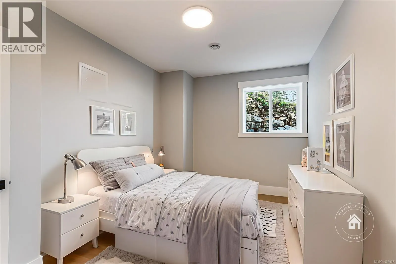 3865 Gulfview Dr