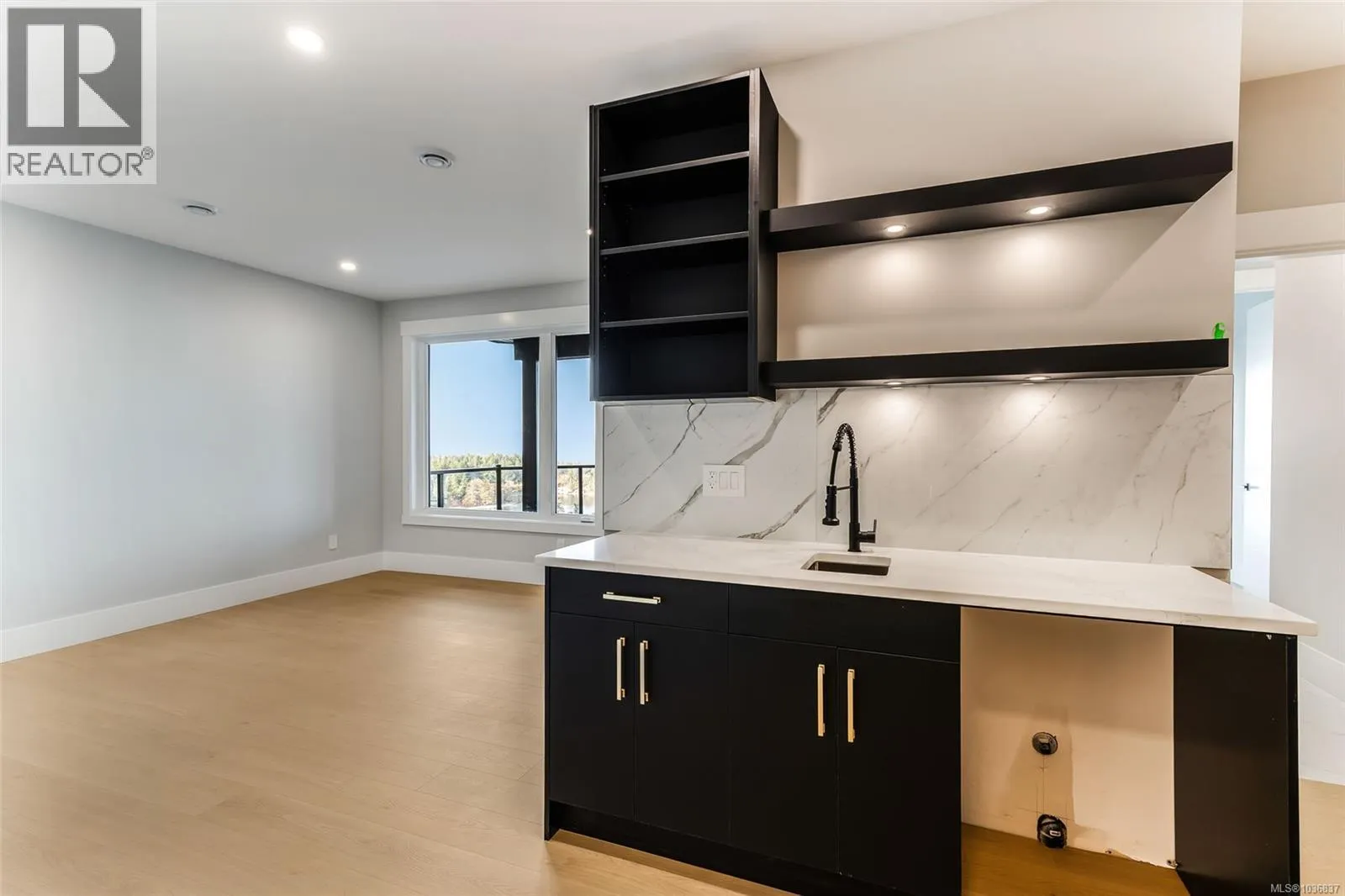 3865 Gulfview Dr