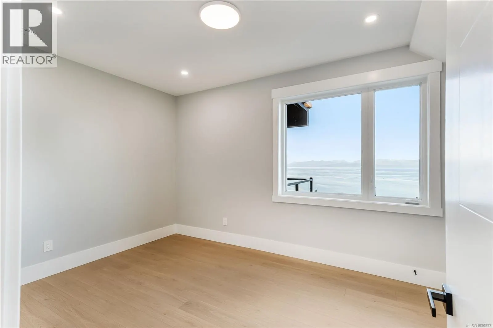 3865 Gulfview Dr