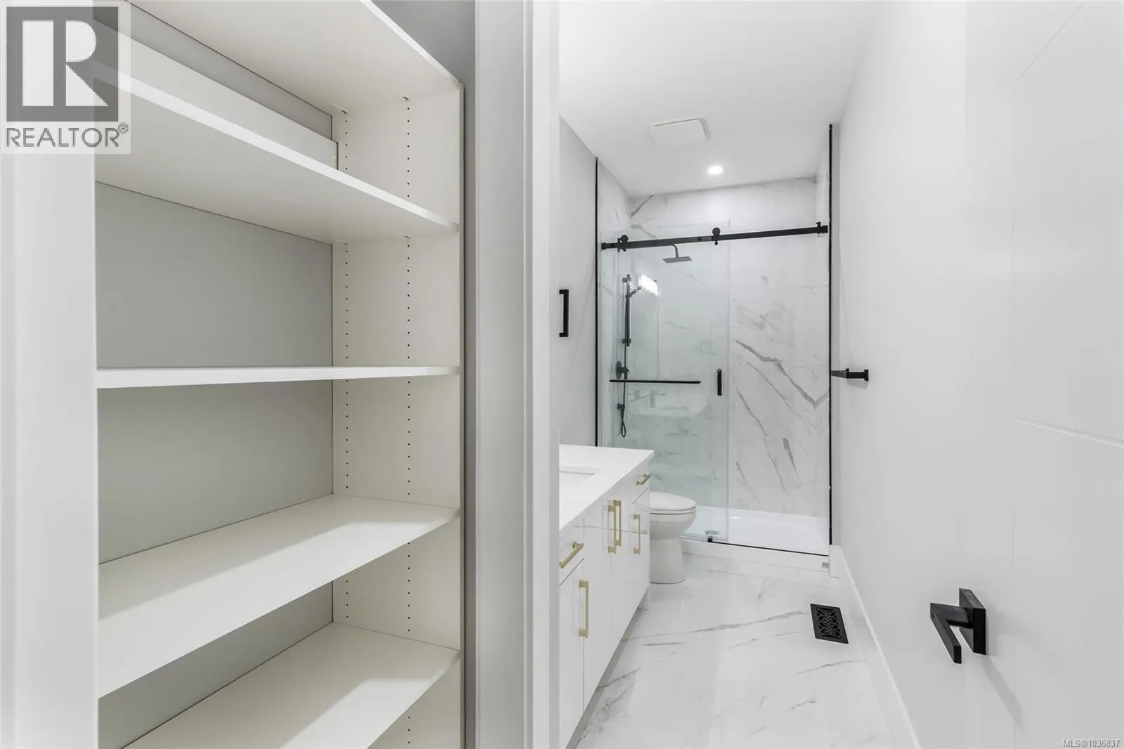 3865 Gulfview Dr