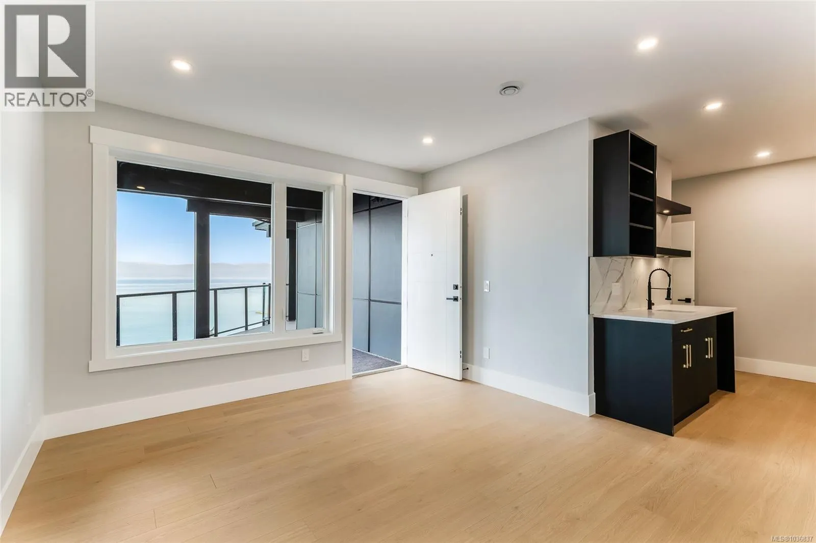 3865 Gulfview Dr