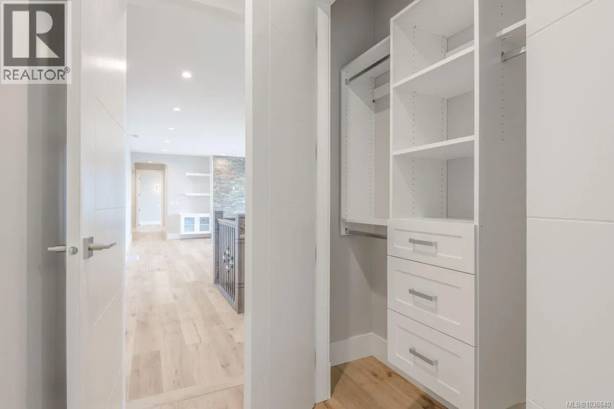 3887 Gulfview Dr