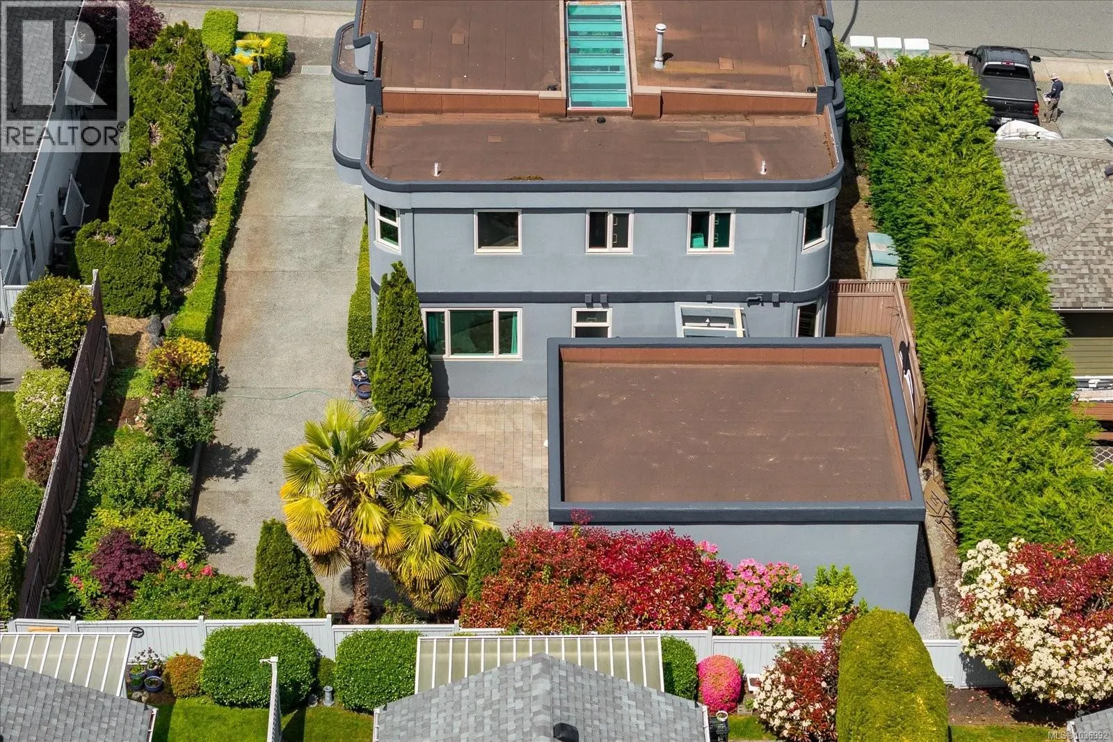 6577 Groveland Dr