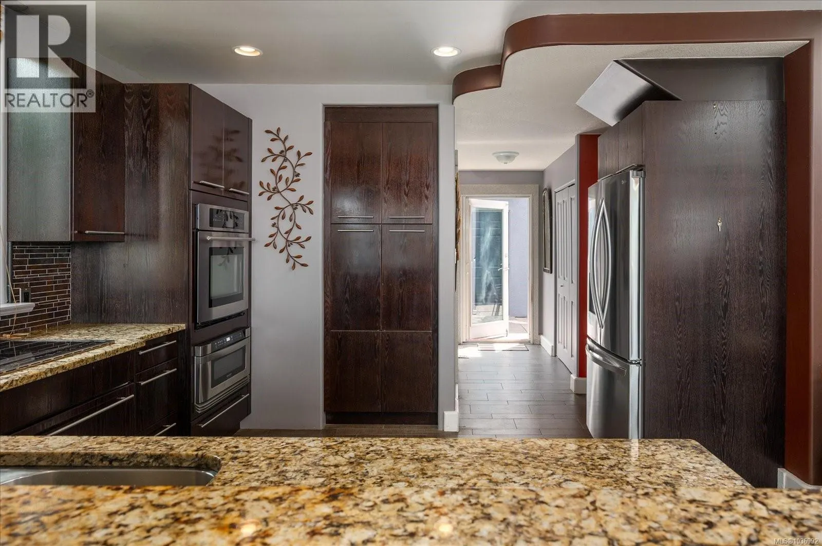 6577 Groveland Dr