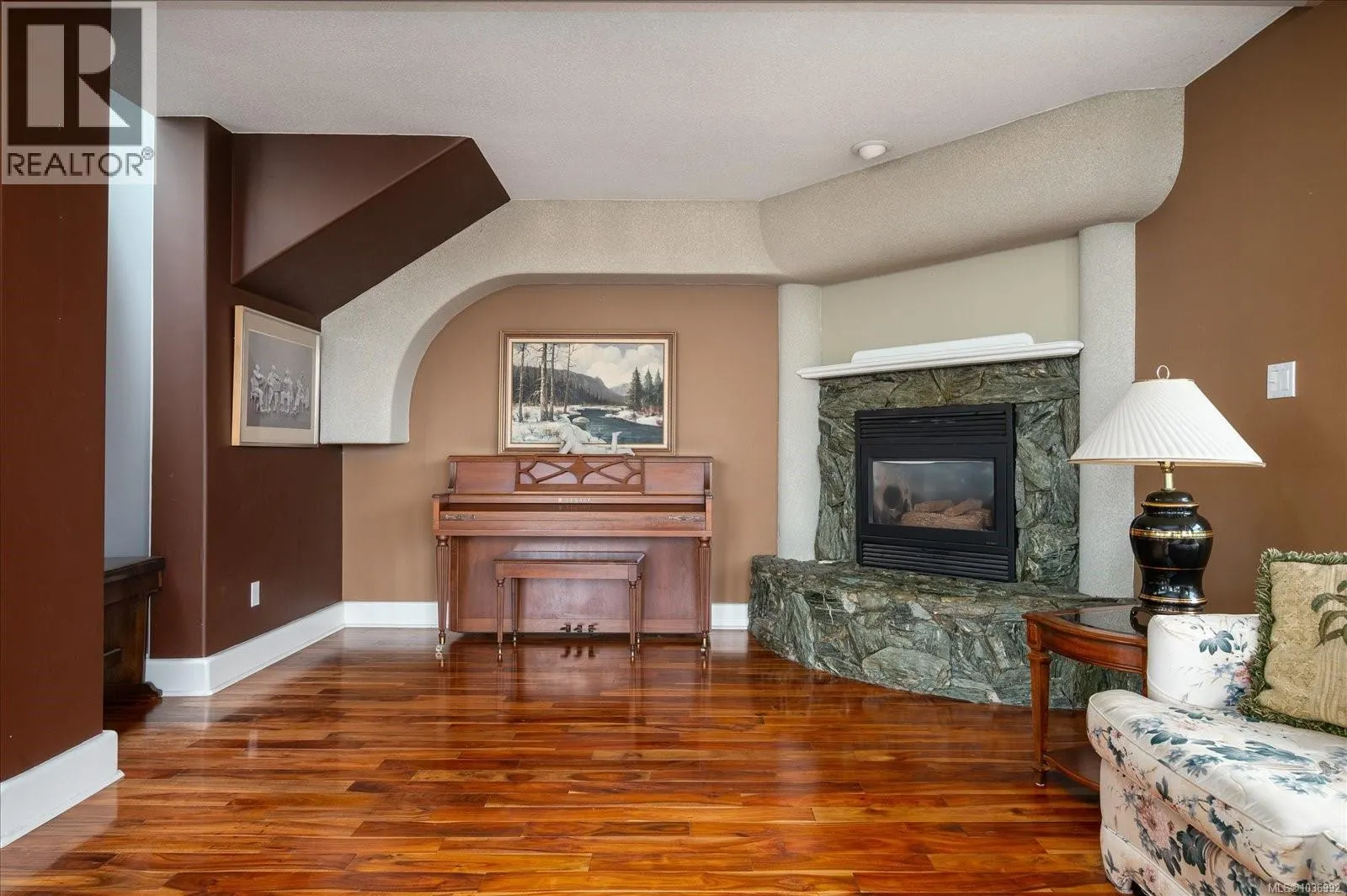 6577 Groveland Dr