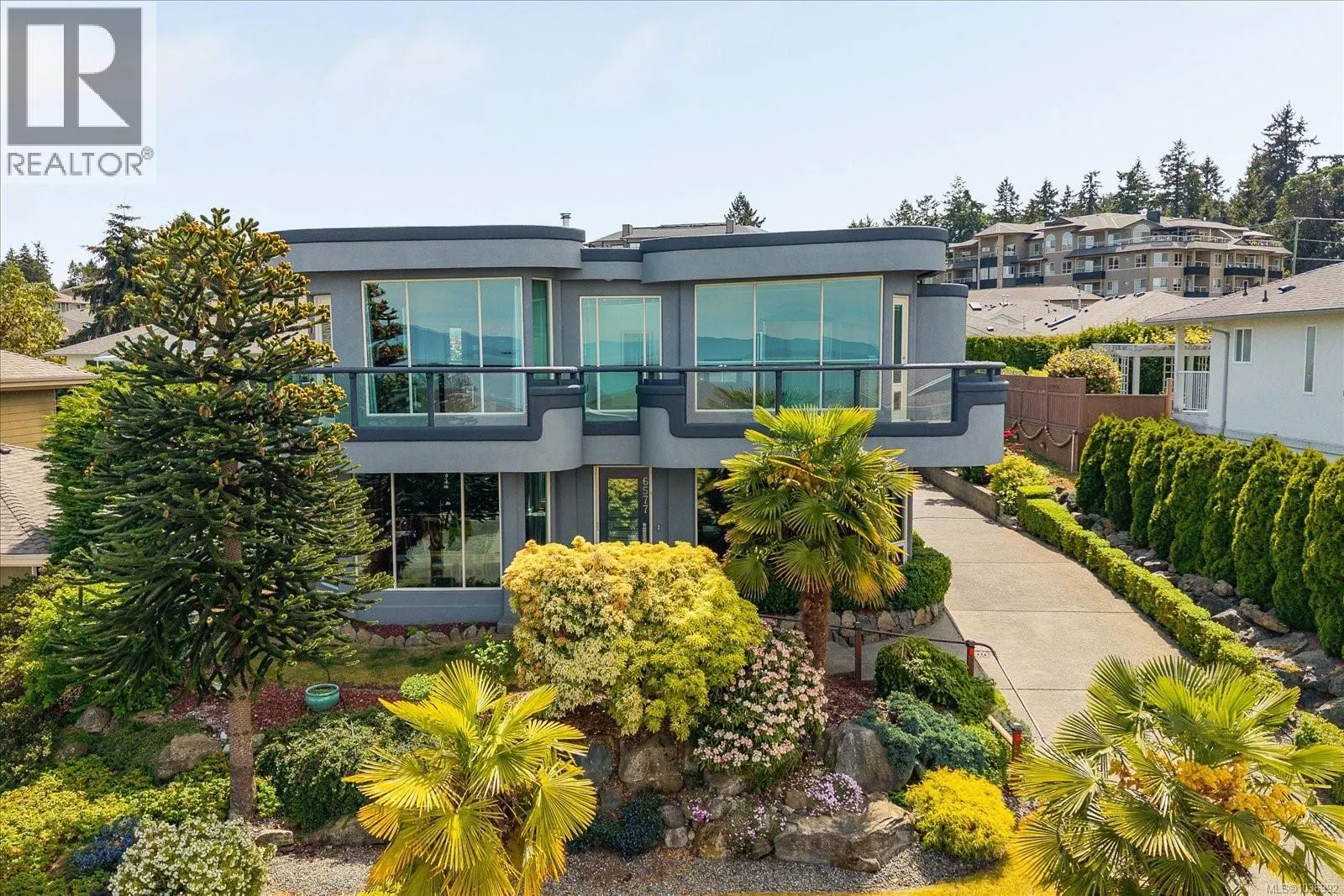 6577 Groveland Dr