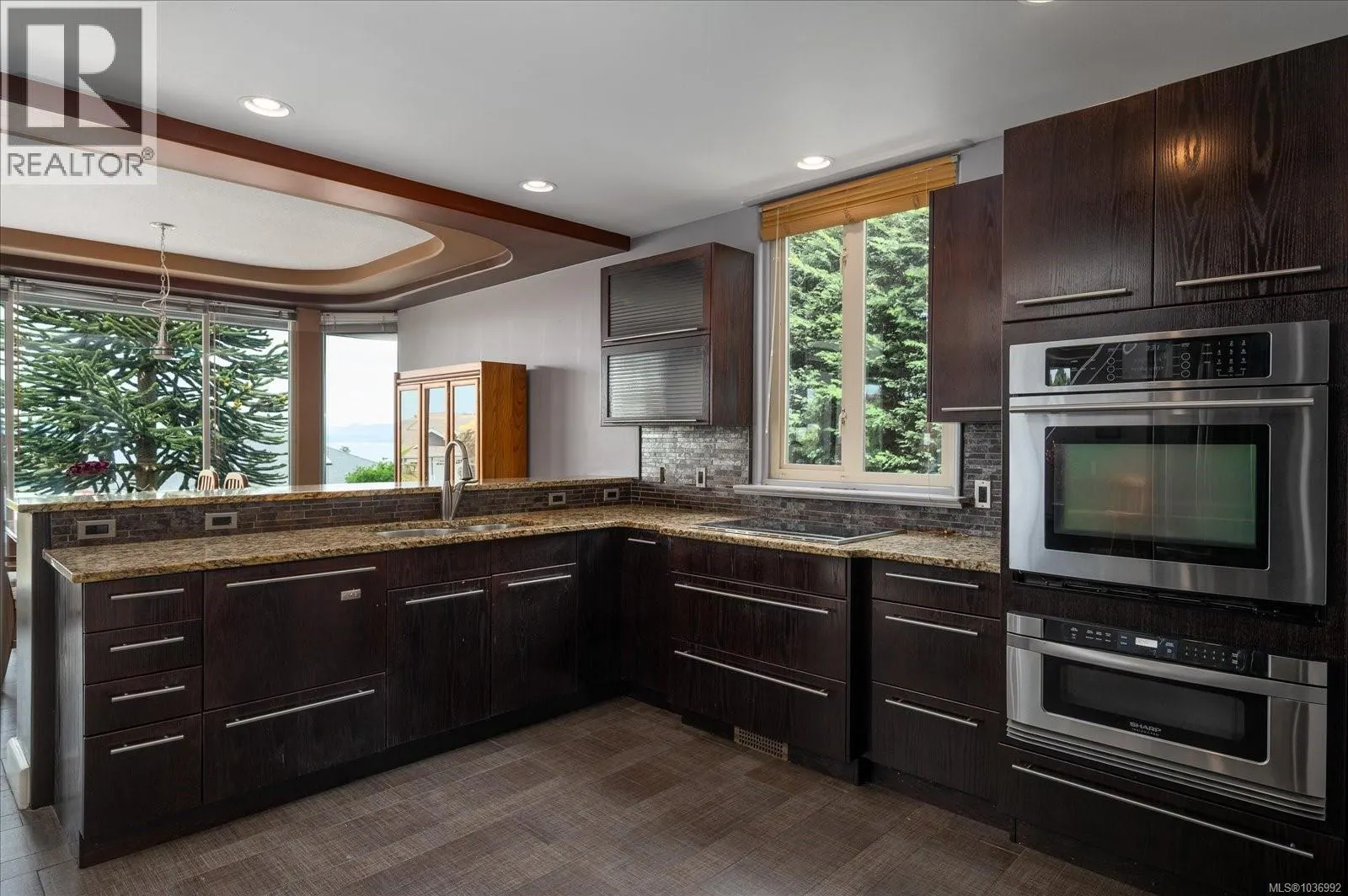 6577 Groveland Dr