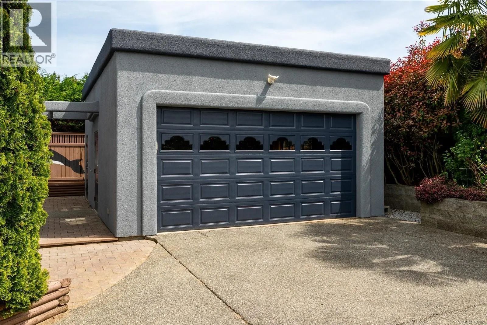 6577 Groveland Dr