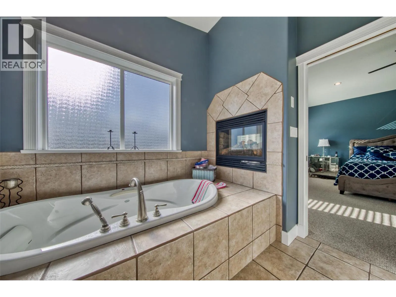 2886 Marine Drive