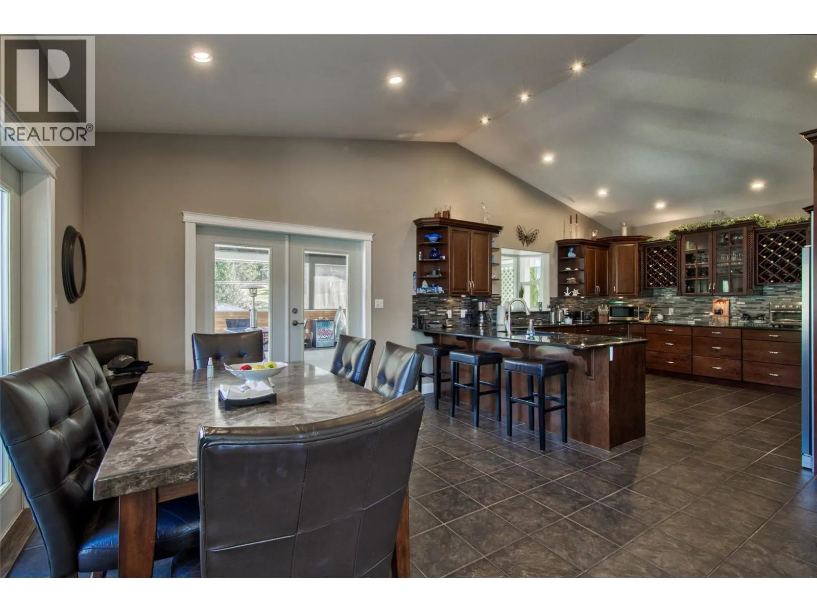 2886 Marine Drive