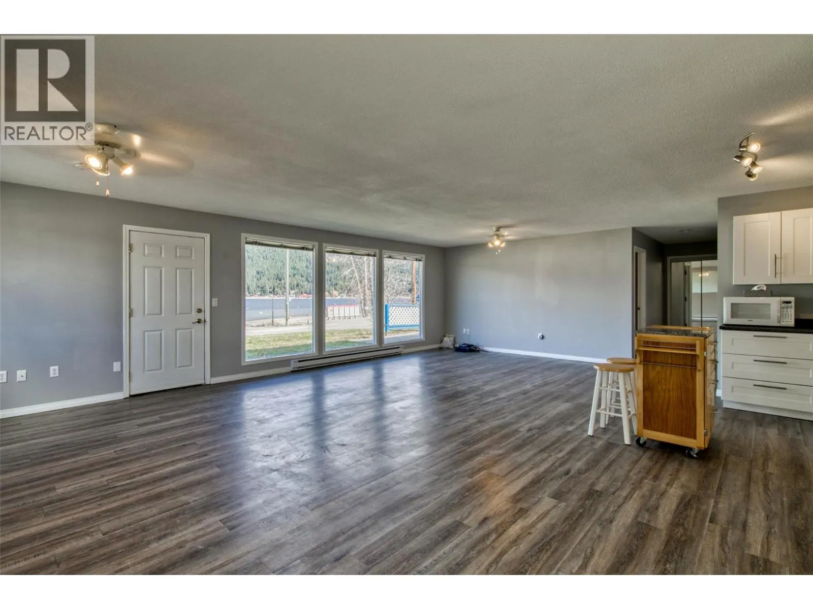 2886 Marine Drive