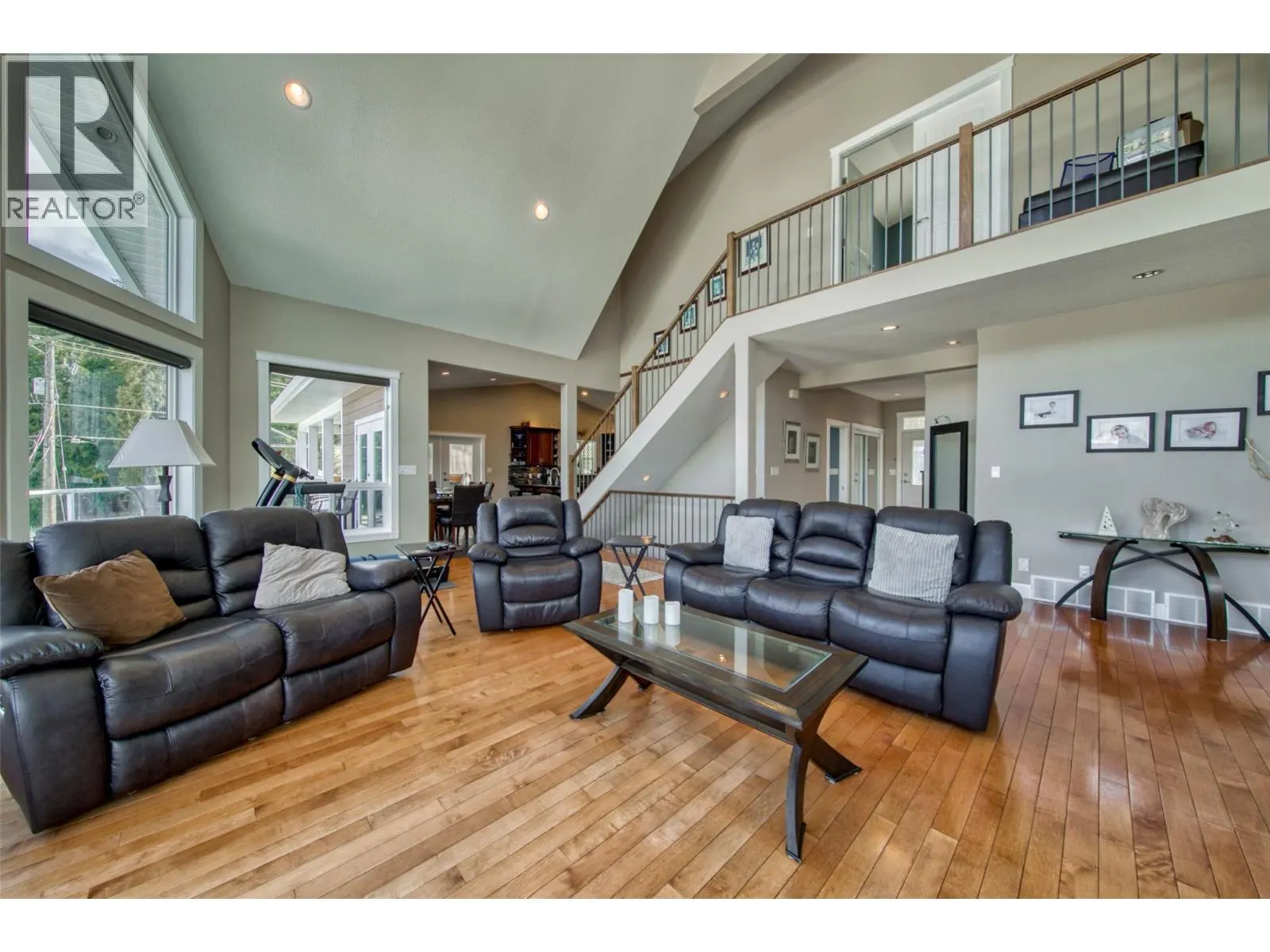 2886 Marine Drive